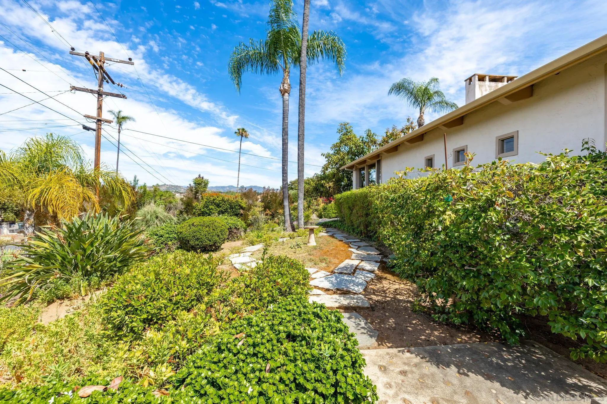 https://cdn.realtyfeed.com/cdn/127/260008109/2993bb9ad6f05c62ed503b98698e49b7.webp