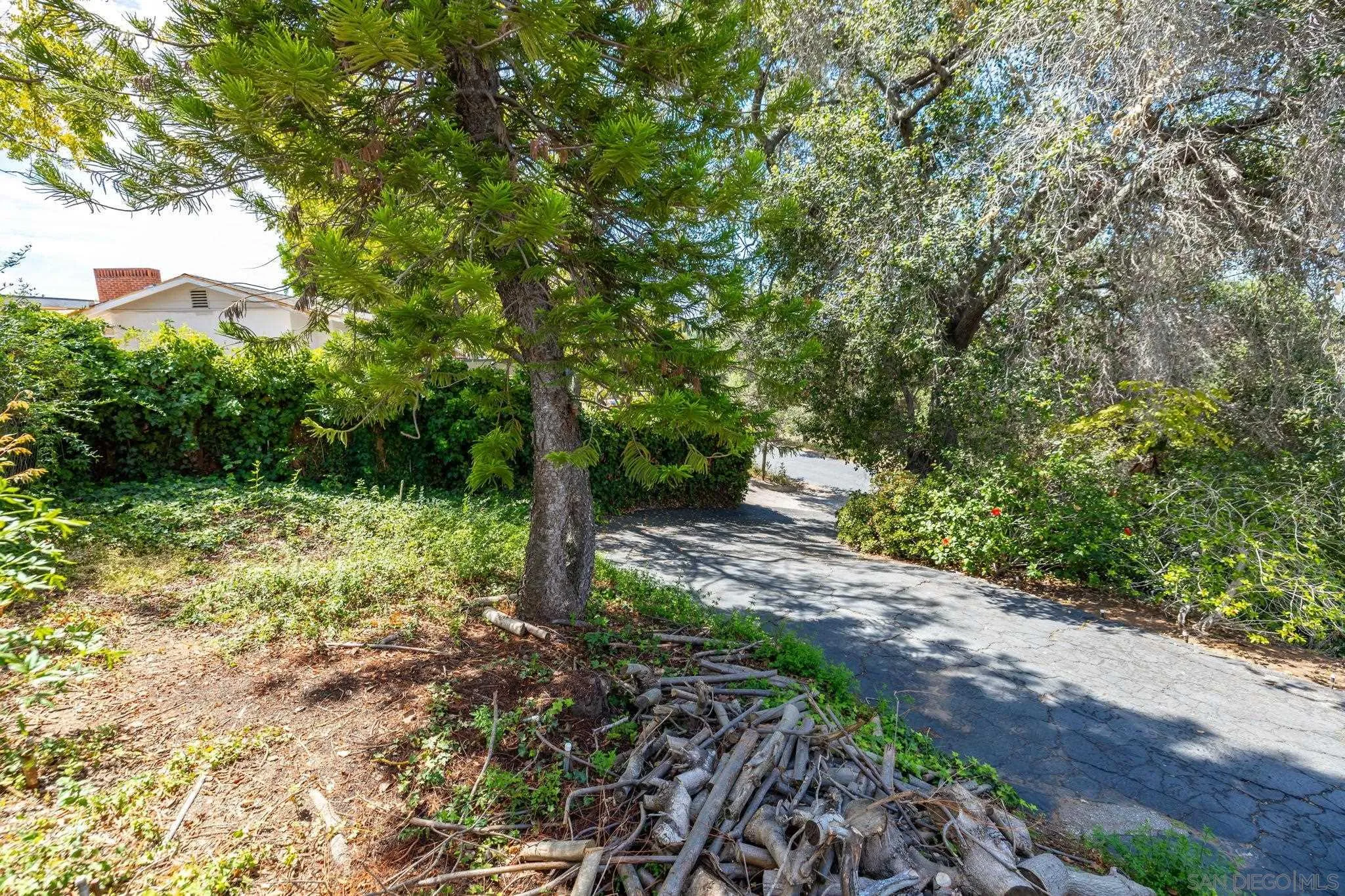 https://cdn.realtyfeed.com/cdn/127/260008109/46b4edd69153626c2c2f580a74fe79c1.webp