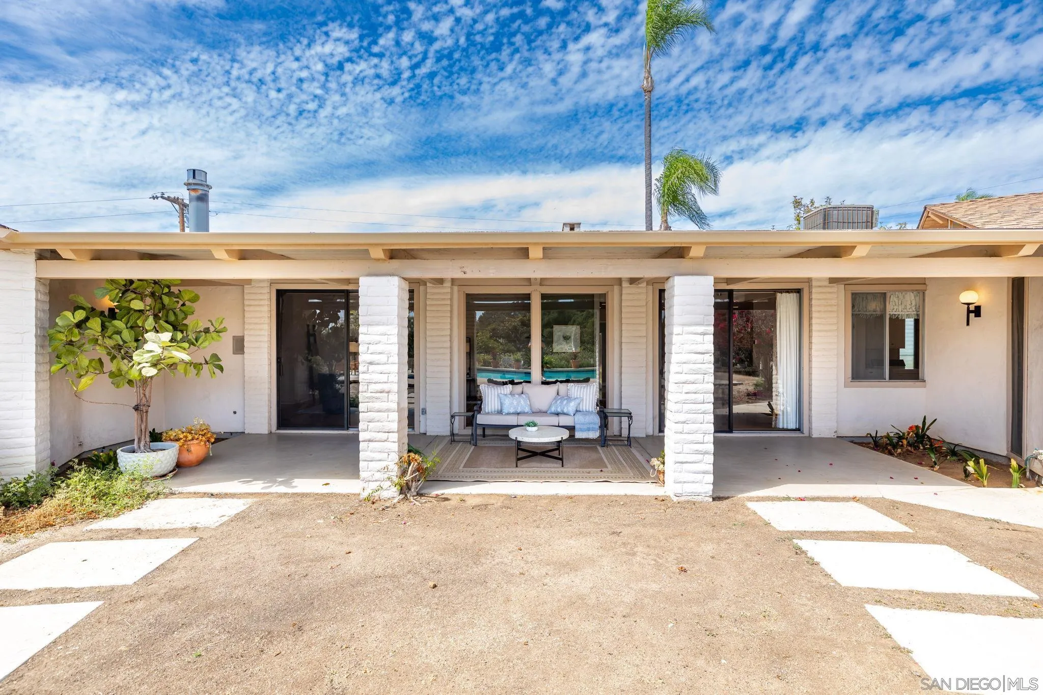 https://cdn.realtyfeed.com/cdn/127/260008109/627eb10408a81676e3374c2e1db63927.webp