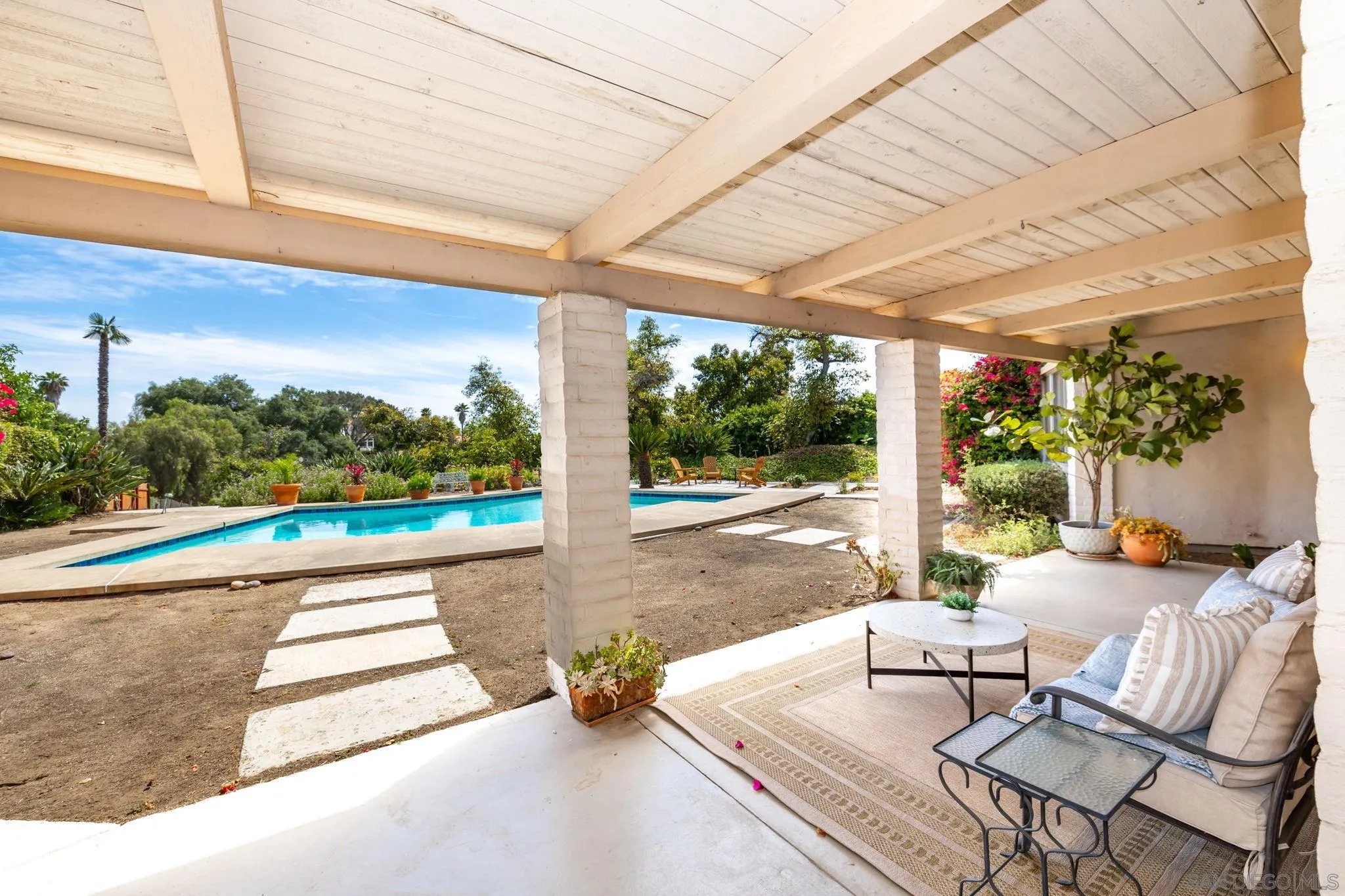 https://cdn.realtyfeed.com/cdn/127/260008109/83d01314bc4b4abfa0a5942d19267b14.webp