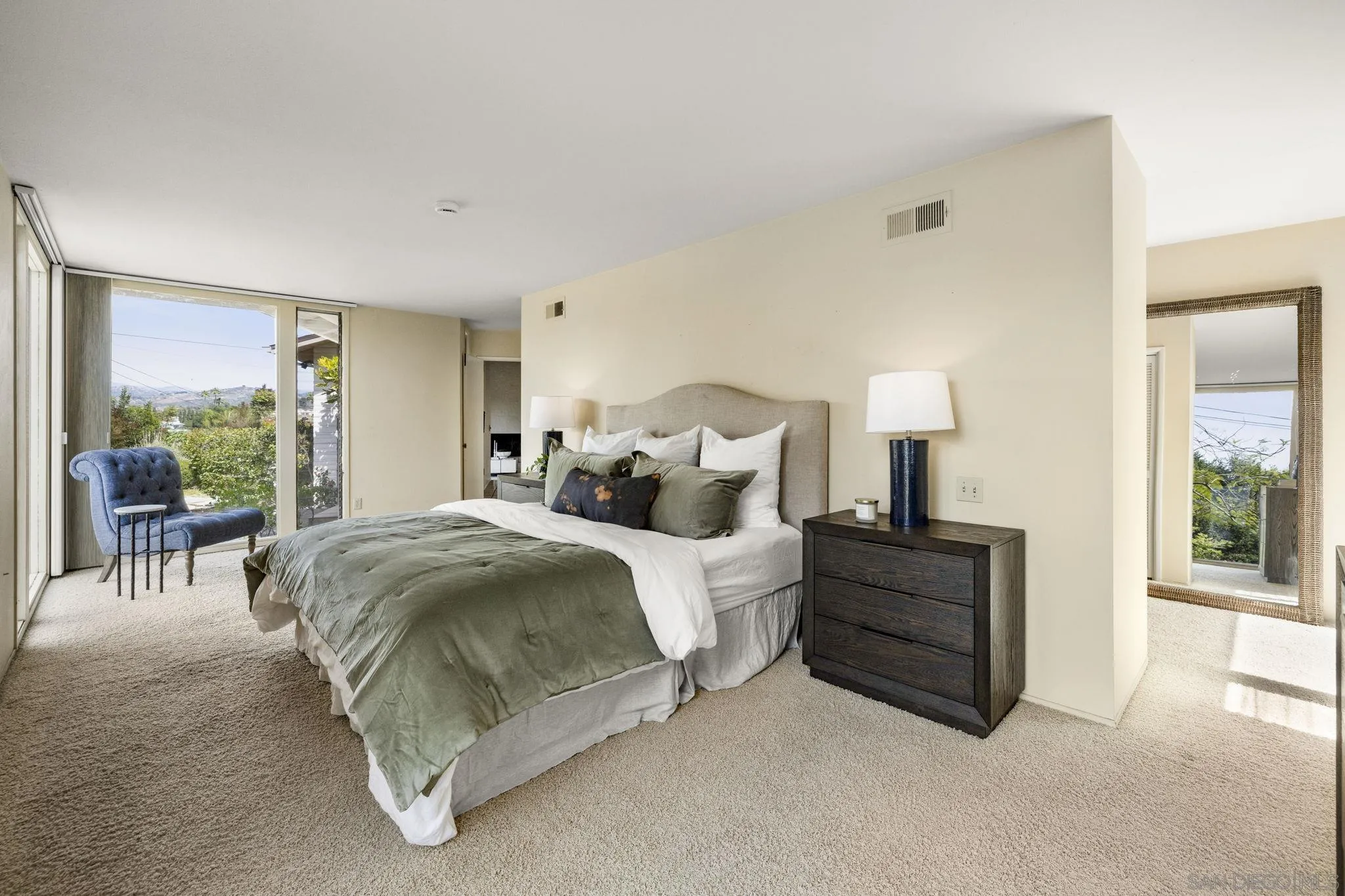https://cdn.realtyfeed.com/cdn/127/260008109/83eec00195d25d71e36199a695c37065.webp