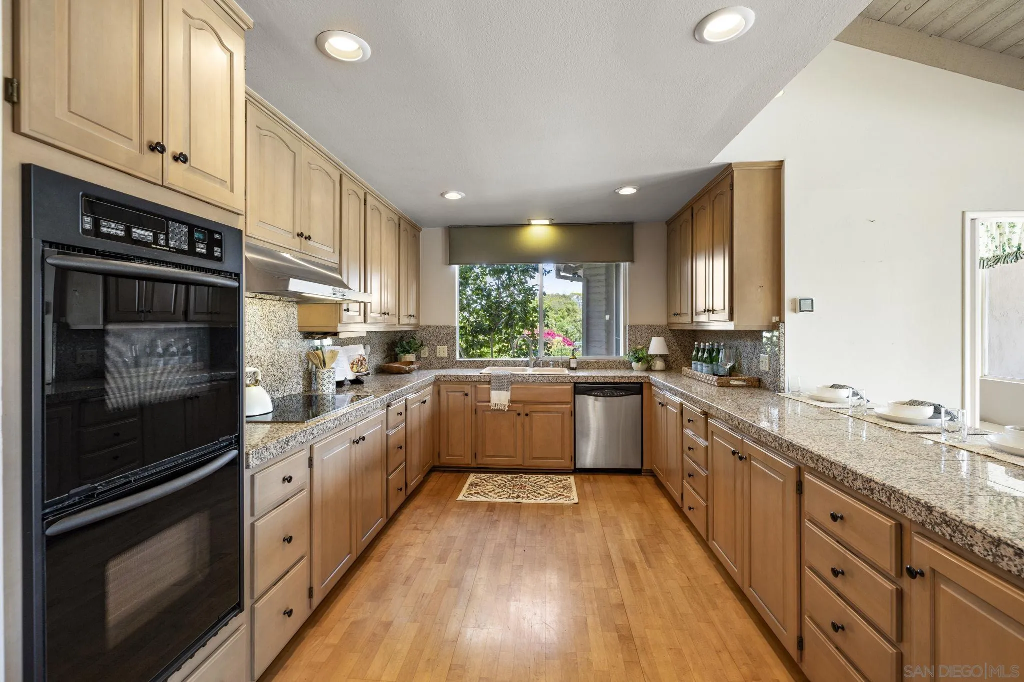 https://cdn.realtyfeed.com/cdn/127/260008109/a44acce736cb6a08cb214bf764fca546.webp