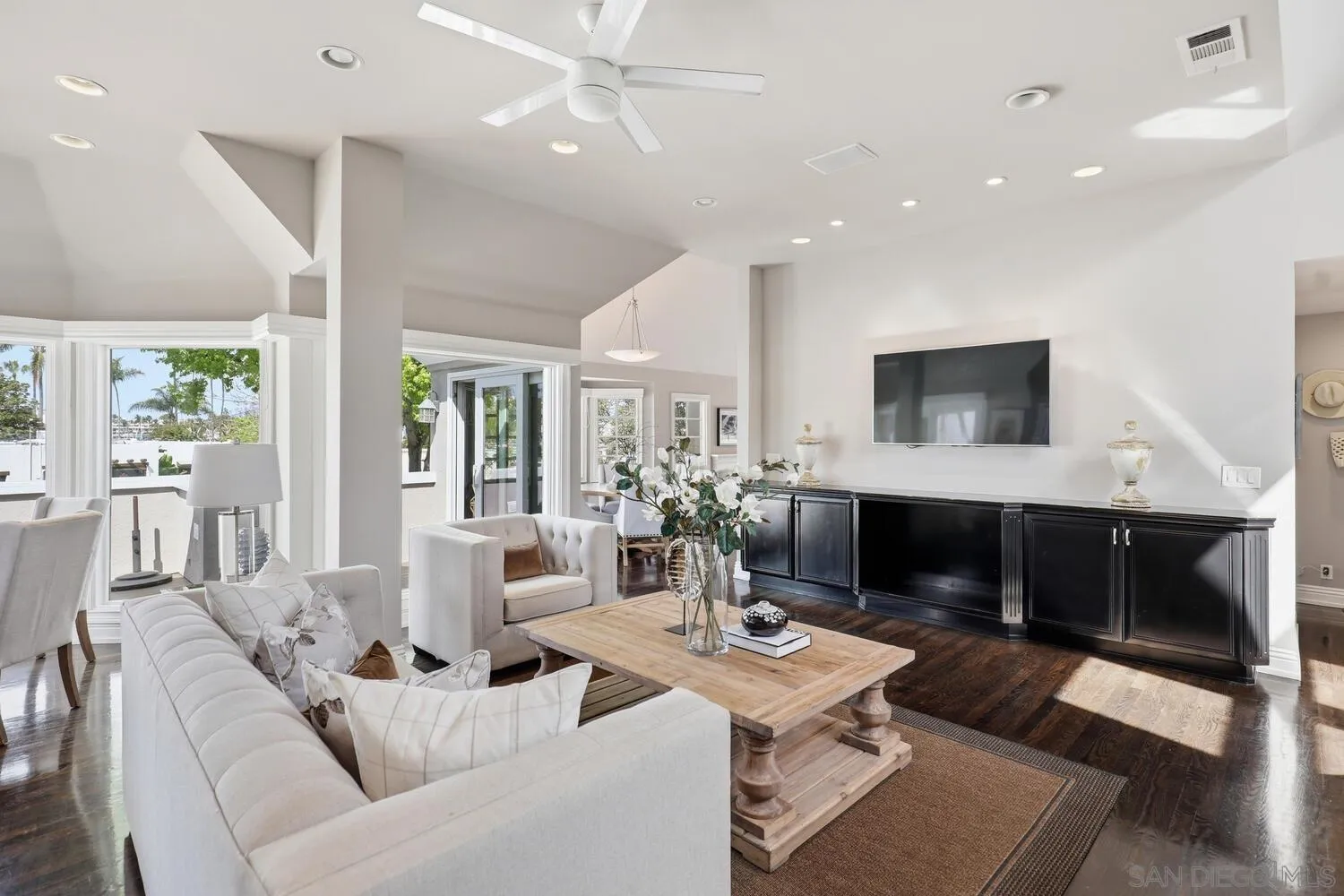 https://cdn.realtyfeed.com/cdn/127/260008111/083f9b827da92e36271ae7d60a282ab3.webp