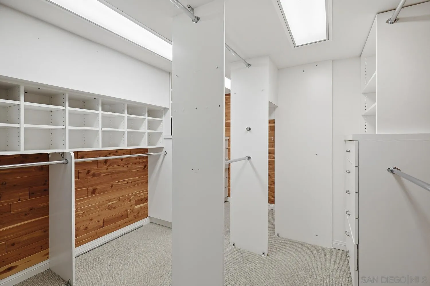 https://cdn.realtyfeed.com/cdn/127/260008111/1bff359e8d11dfec133d76d97e57181c.webp