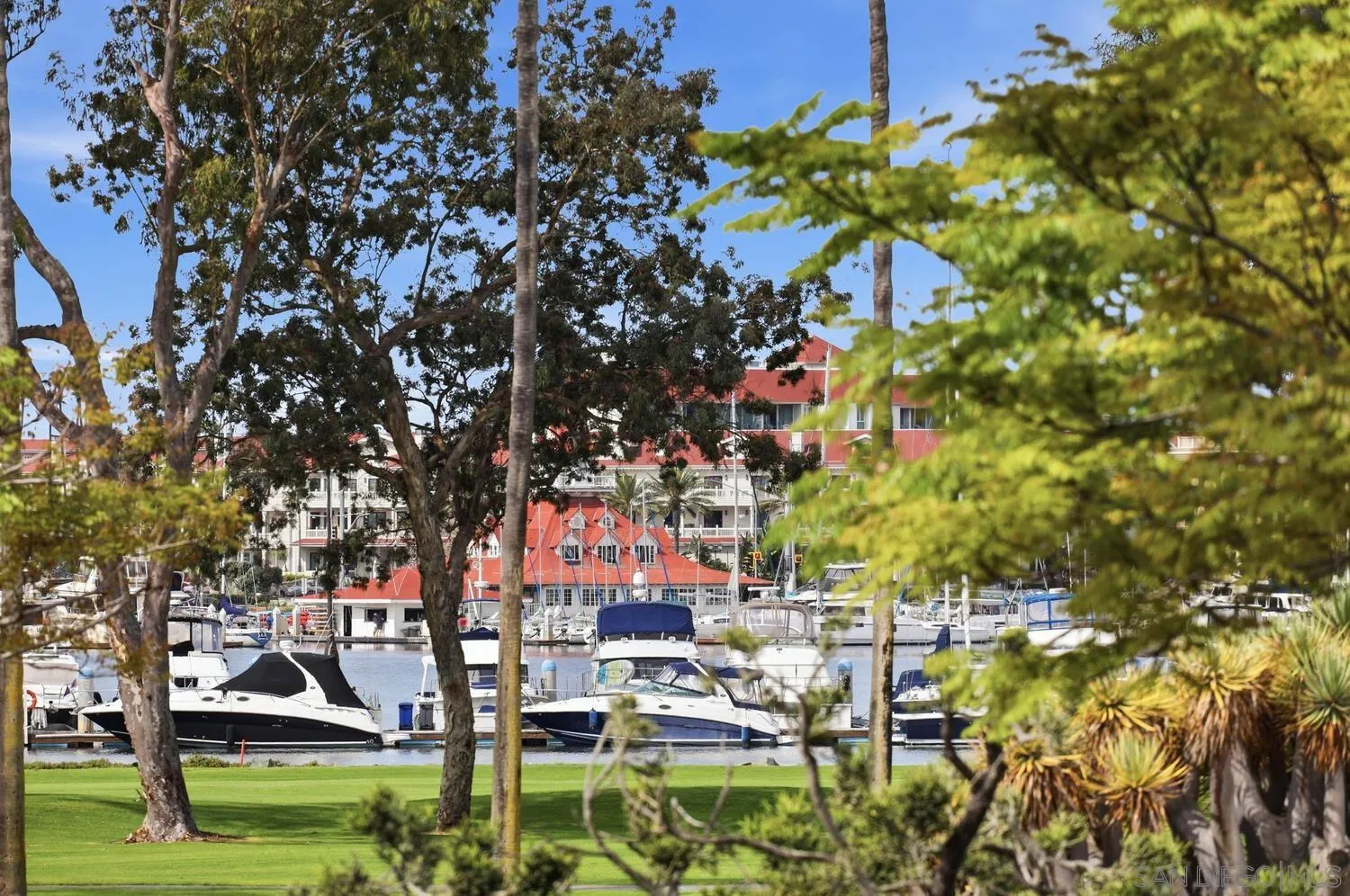 https://cdn.realtyfeed.com/cdn/127/260008111/596338ad0ed4ee796b922fc901f80d14.webp