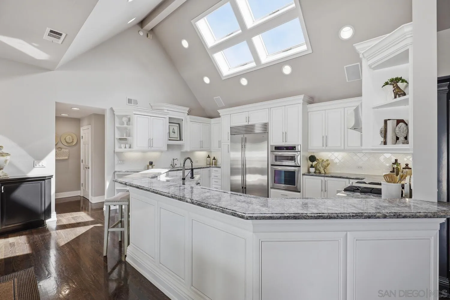 https://cdn.realtyfeed.com/cdn/127/260008111/8ca7be1285042abe5abefef891fa2d03.webp
