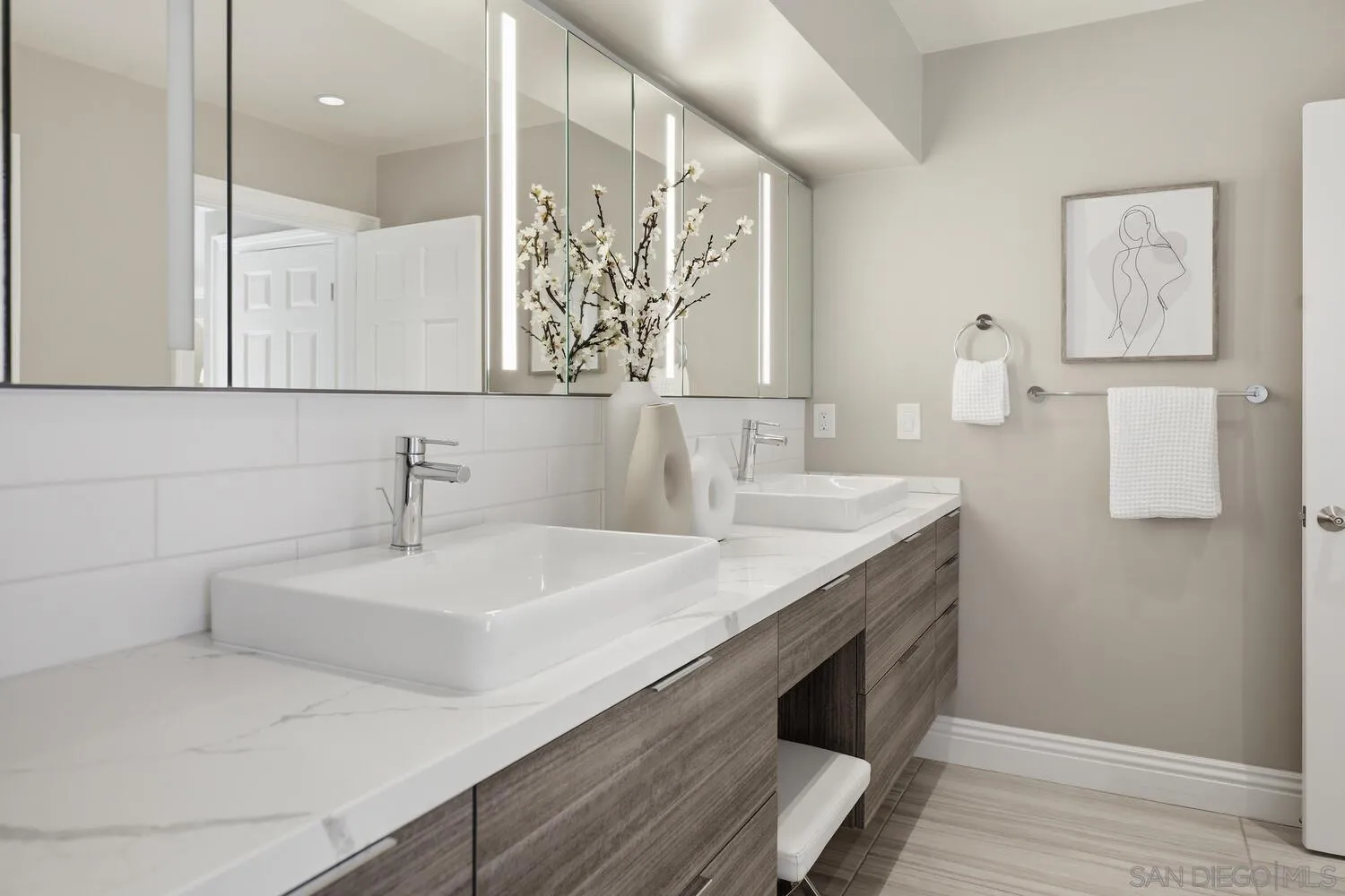 https://cdn.realtyfeed.com/cdn/127/260008111/9c508be208ead66c22afef0513932dd2.webp