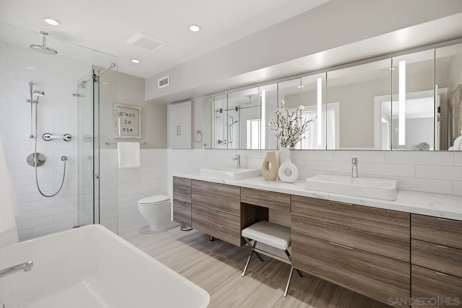 https://cdn.realtyfeed.com/cdn/127/260008111/a0c989f73fbdd48f647728b845fb9255.webp
