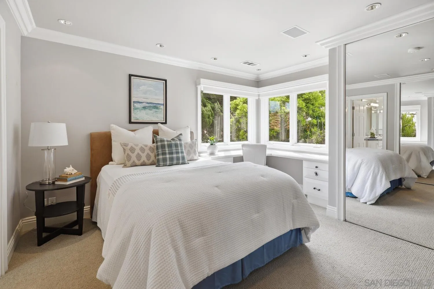 https://cdn.realtyfeed.com/cdn/127/260008111/cb72b51754c19f51374edb696dc87116.webp