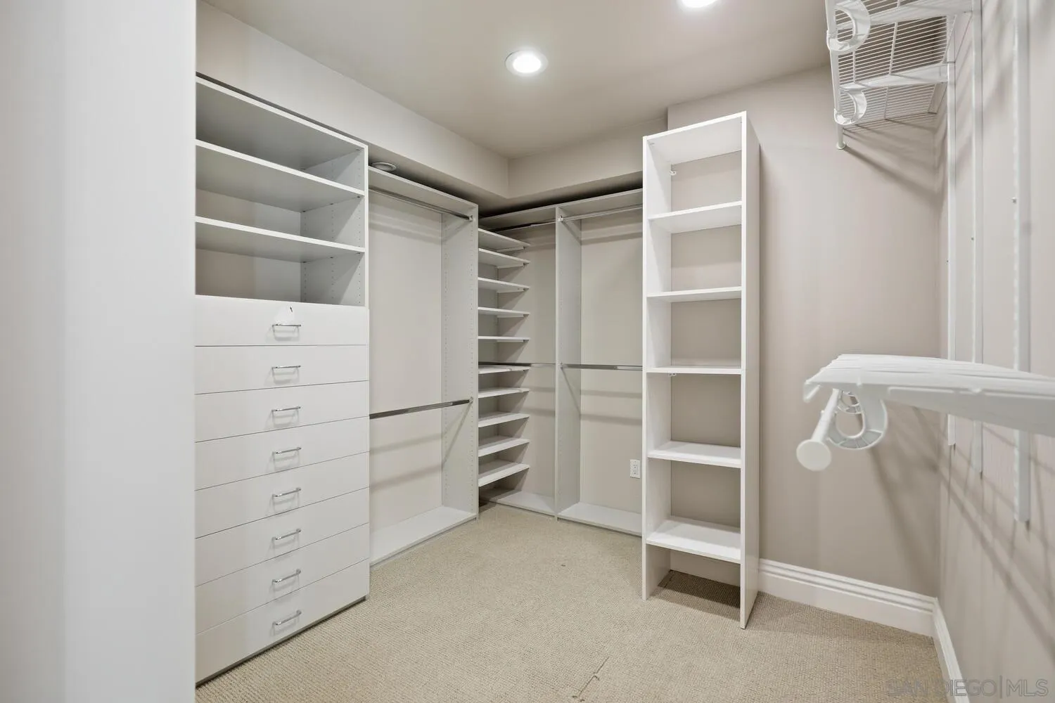 https://cdn.realtyfeed.com/cdn/127/260008111/e5048a14b2e1255a5b031e8903c7566e.webp