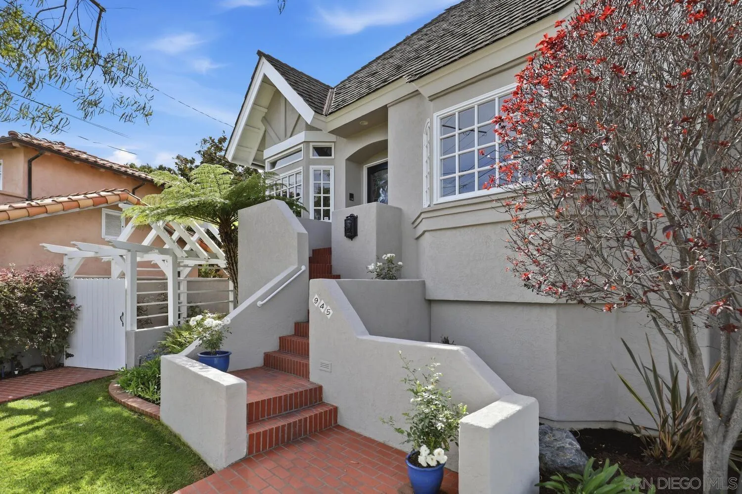 https://cdn.realtyfeed.com/cdn/127/260008111/ec4ad27c15f91d3b7237de7e46429b81.webp
