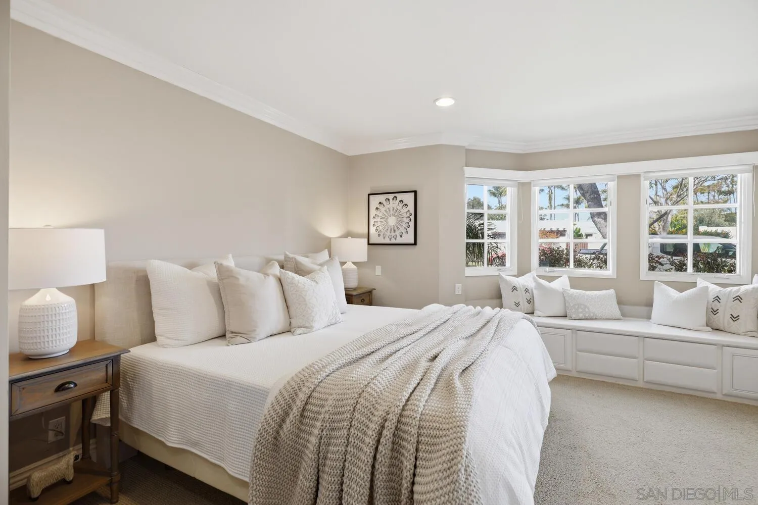 https://cdn.realtyfeed.com/cdn/127/260008111/f450ed25edcc6aa16a221c613e12f44d.webp