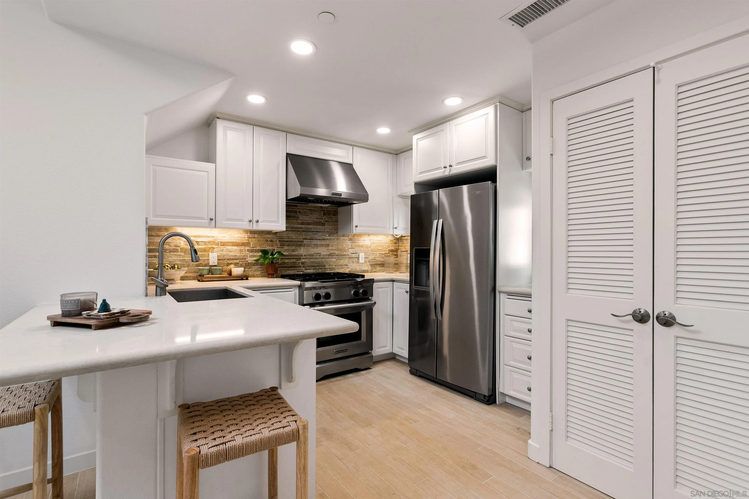 Photo #8: 260008115 Listing: Photo #8