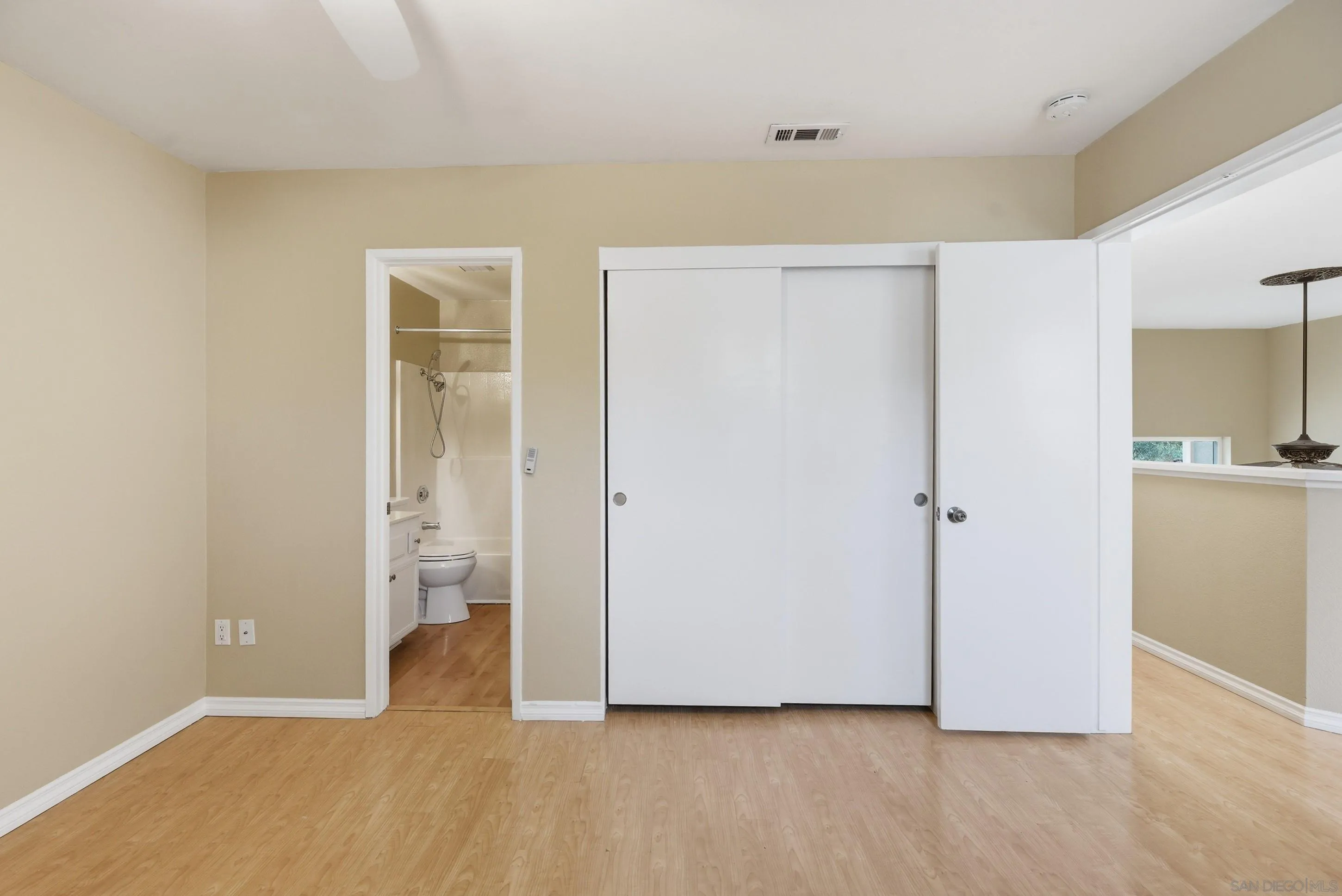 Photo #15: 260008117 Listing: Photo #15