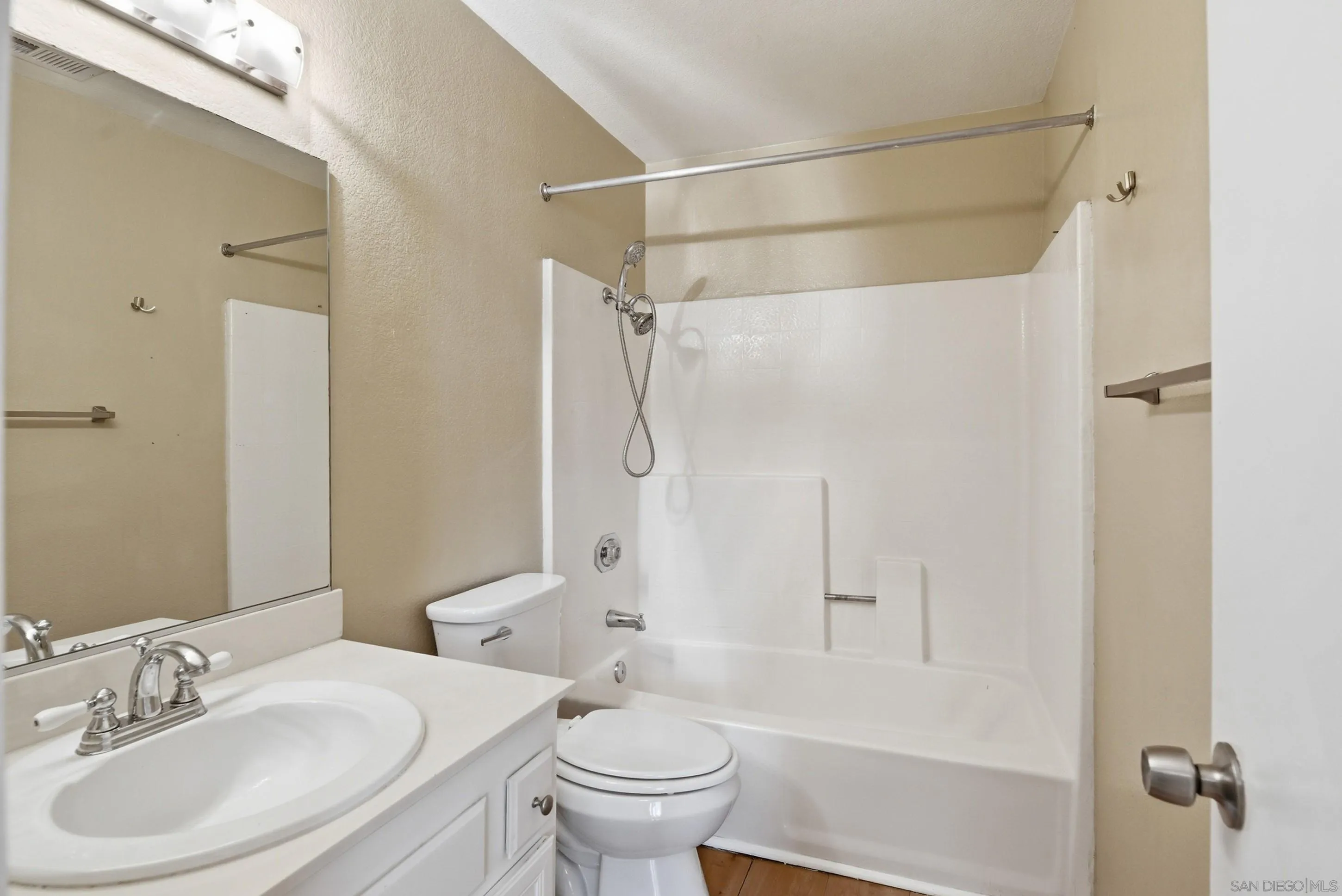 Photo #16: 260008117 Listing: Photo #16