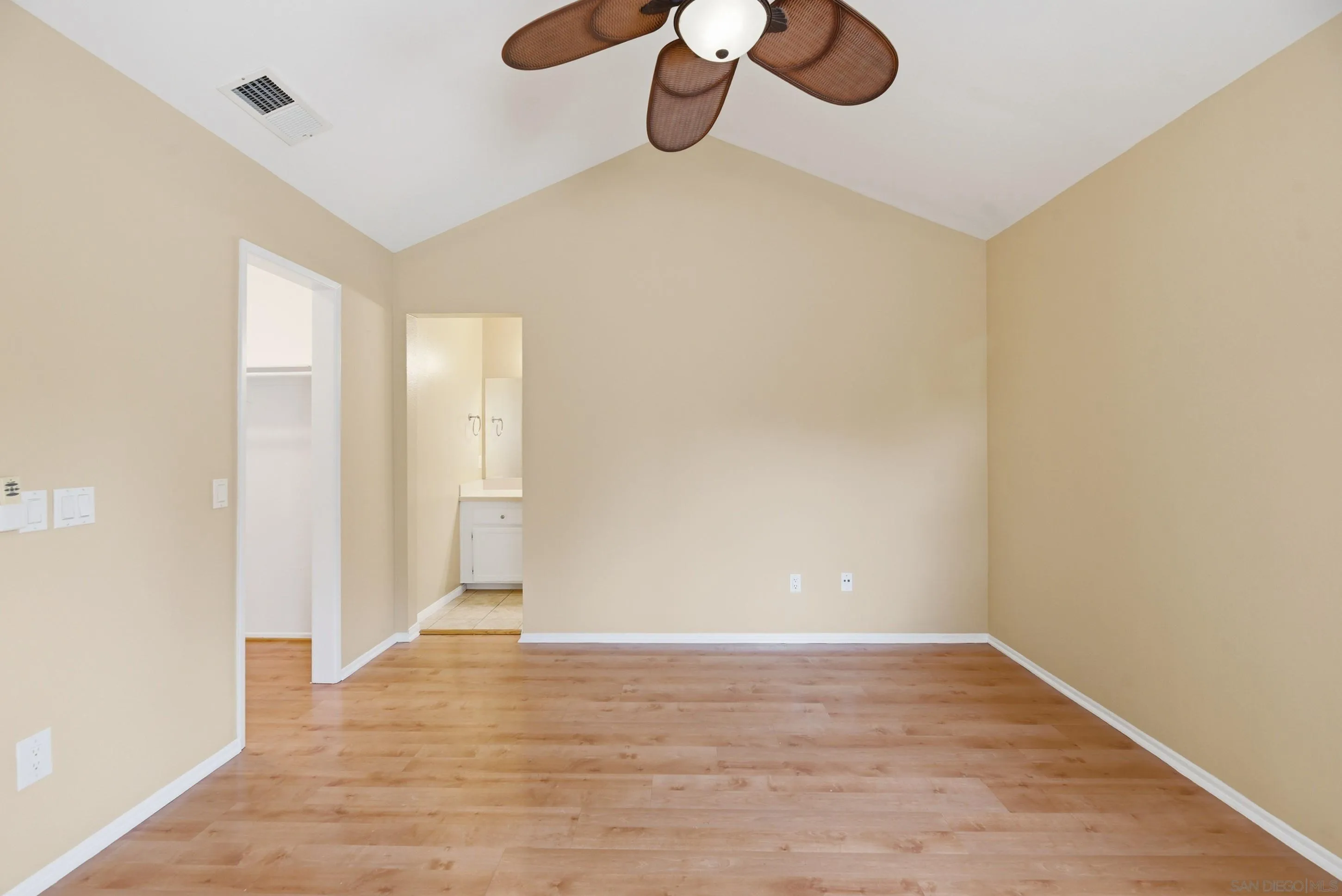 Photo #17: 260008117 Listing: Photo #17