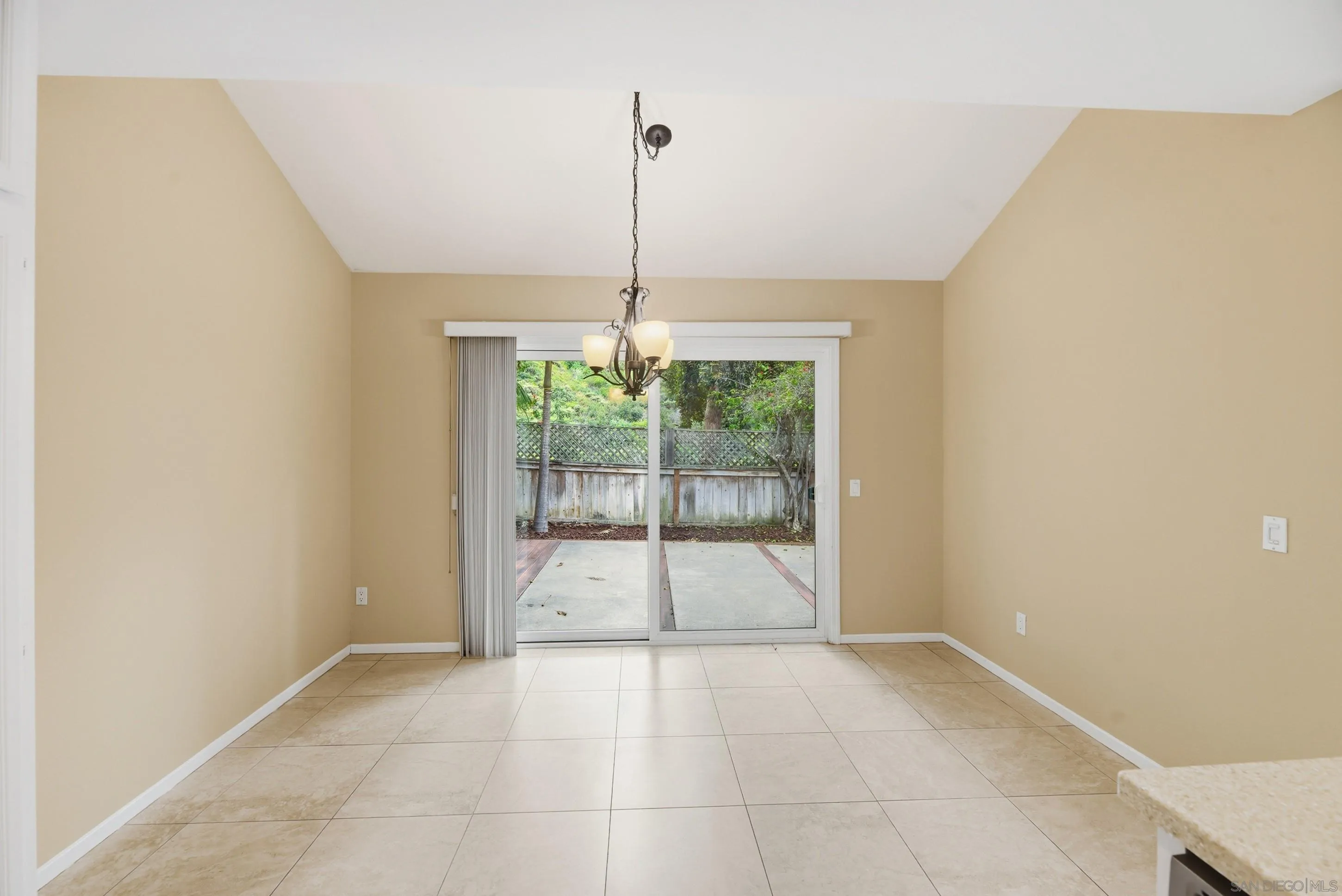 Photo #12: 260008117 Listing: Photo #12