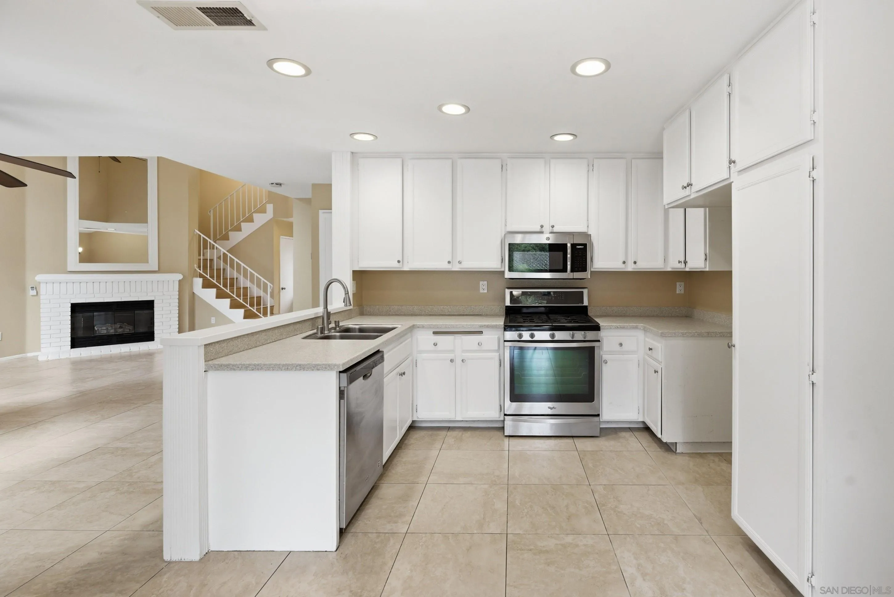 Photo #10: 260008117 Listing: Photo #10