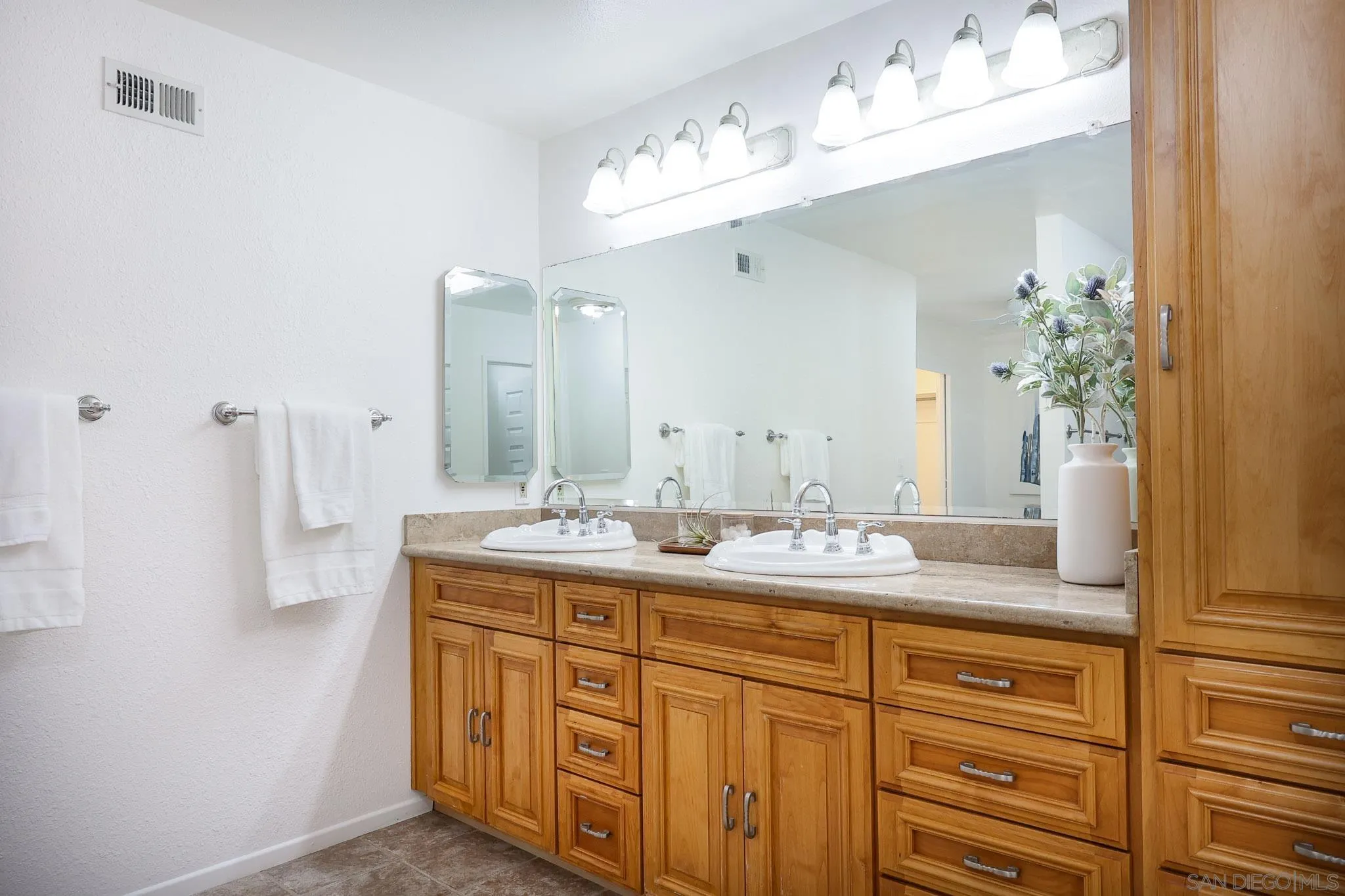 https://cdn.realtyfeed.com/cdn/127/260008118/19d07a71951e5aae8ebadab7fc9fe38a.webp