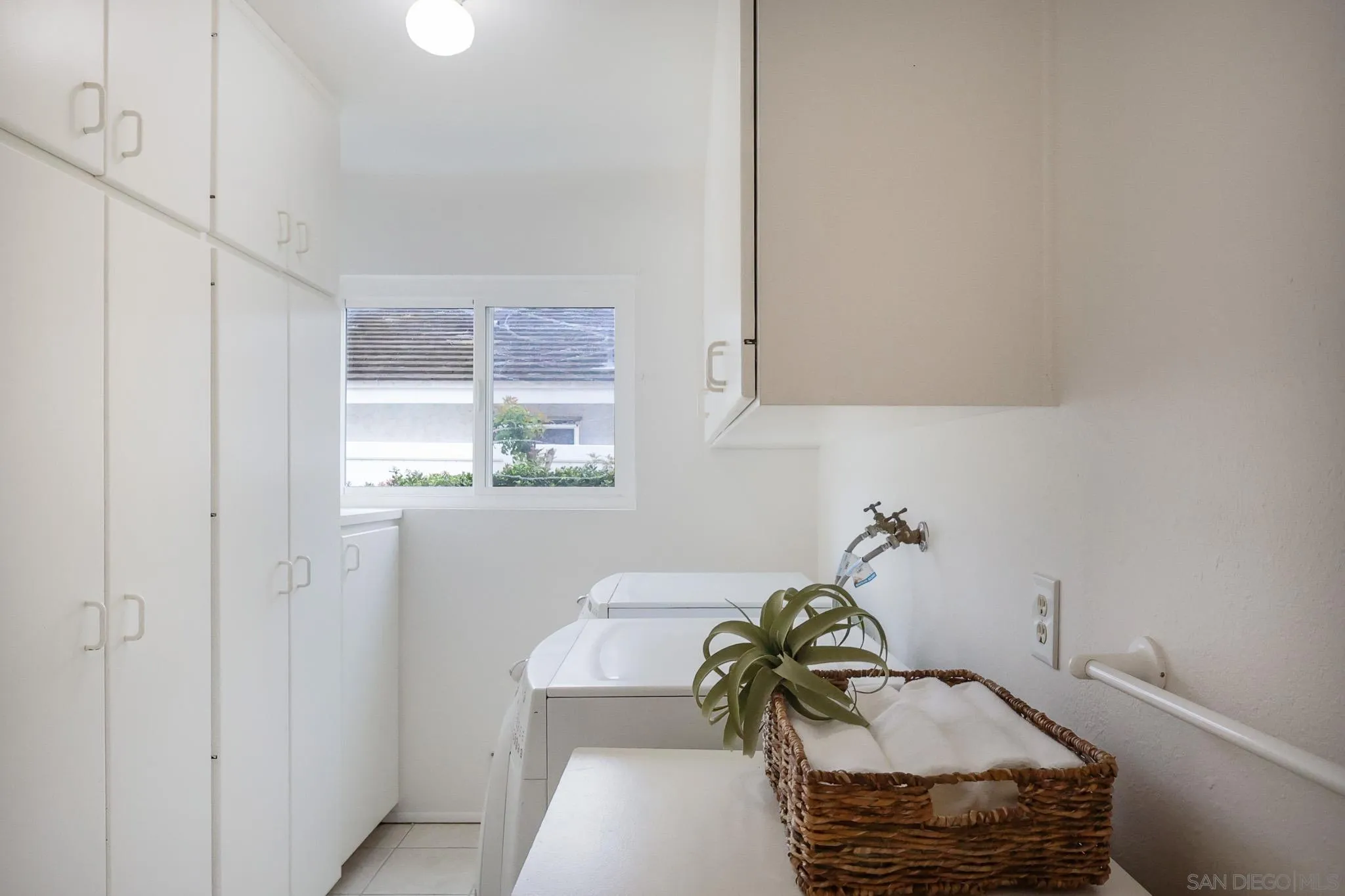 https://cdn.realtyfeed.com/cdn/127/260008118/2c6a2980b849881b9f4e3631f6782302.webp