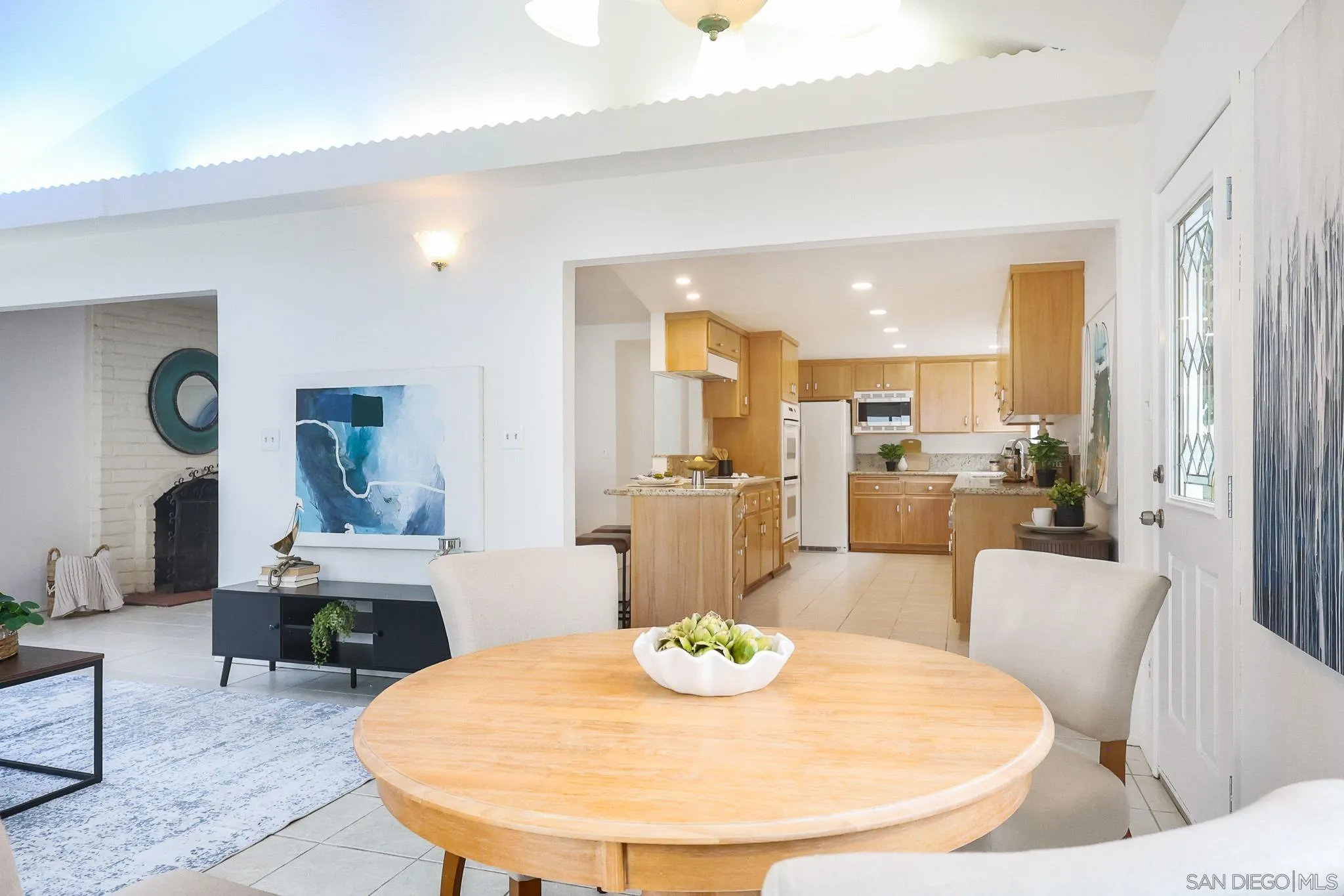https://cdn.realtyfeed.com/cdn/127/260008118/ab0b6e4a4709e4d3366563d78866a8d1.webp
