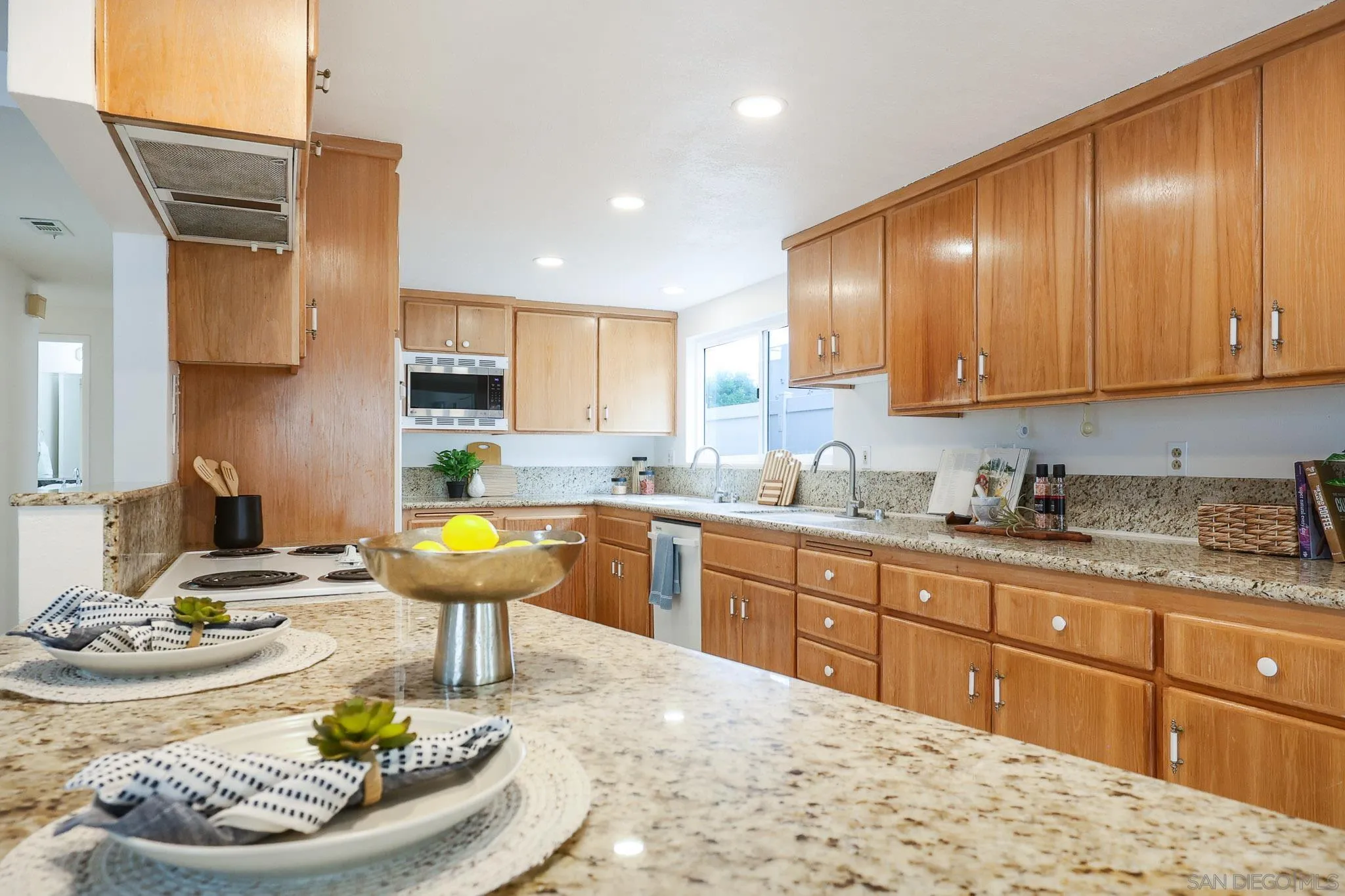 https://cdn.realtyfeed.com/cdn/127/260008118/ba62a092314d368170753560def2d9f1.webp