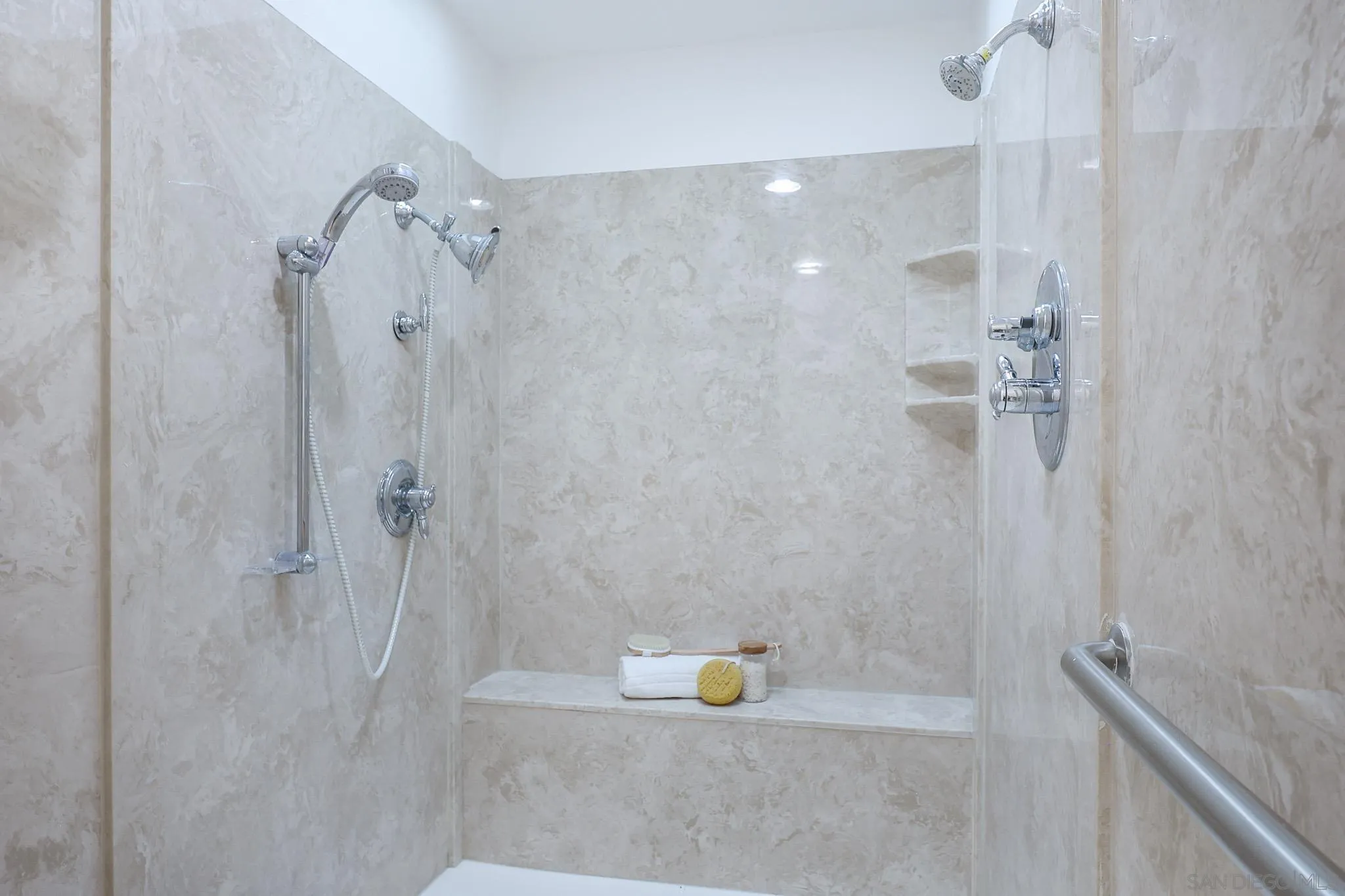 https://cdn.realtyfeed.com/cdn/127/260008118/e8ccb9cf784b70f6726694f14d316726.webp