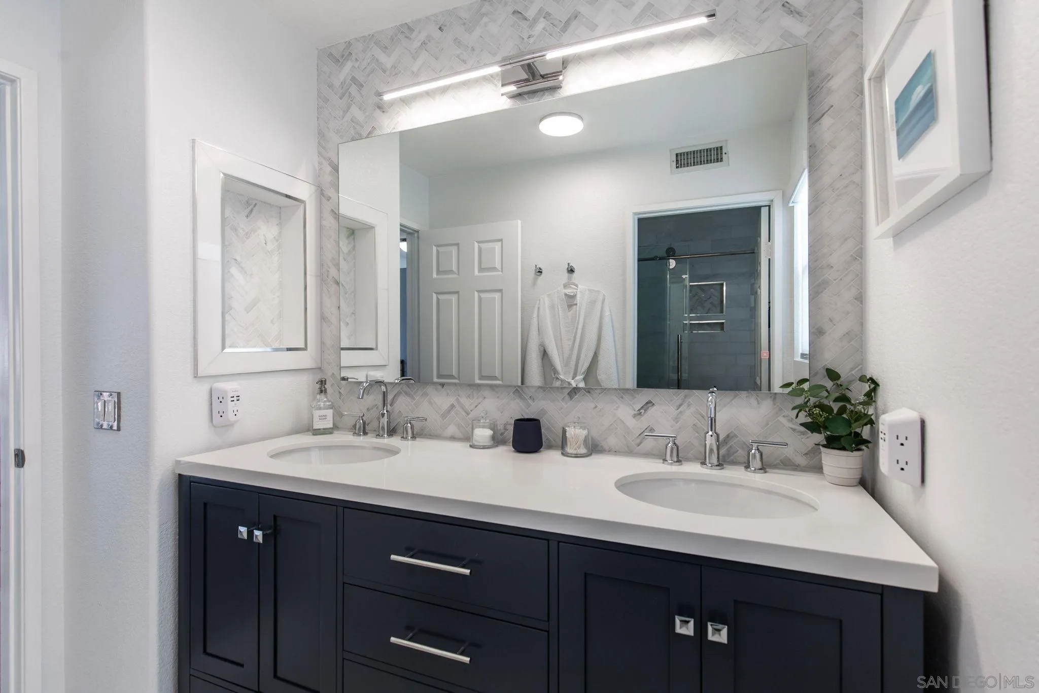 https://cdn.realtyfeed.com/cdn/127/260008121/5d212339a4cdeaadc88402908ca5654a.webp