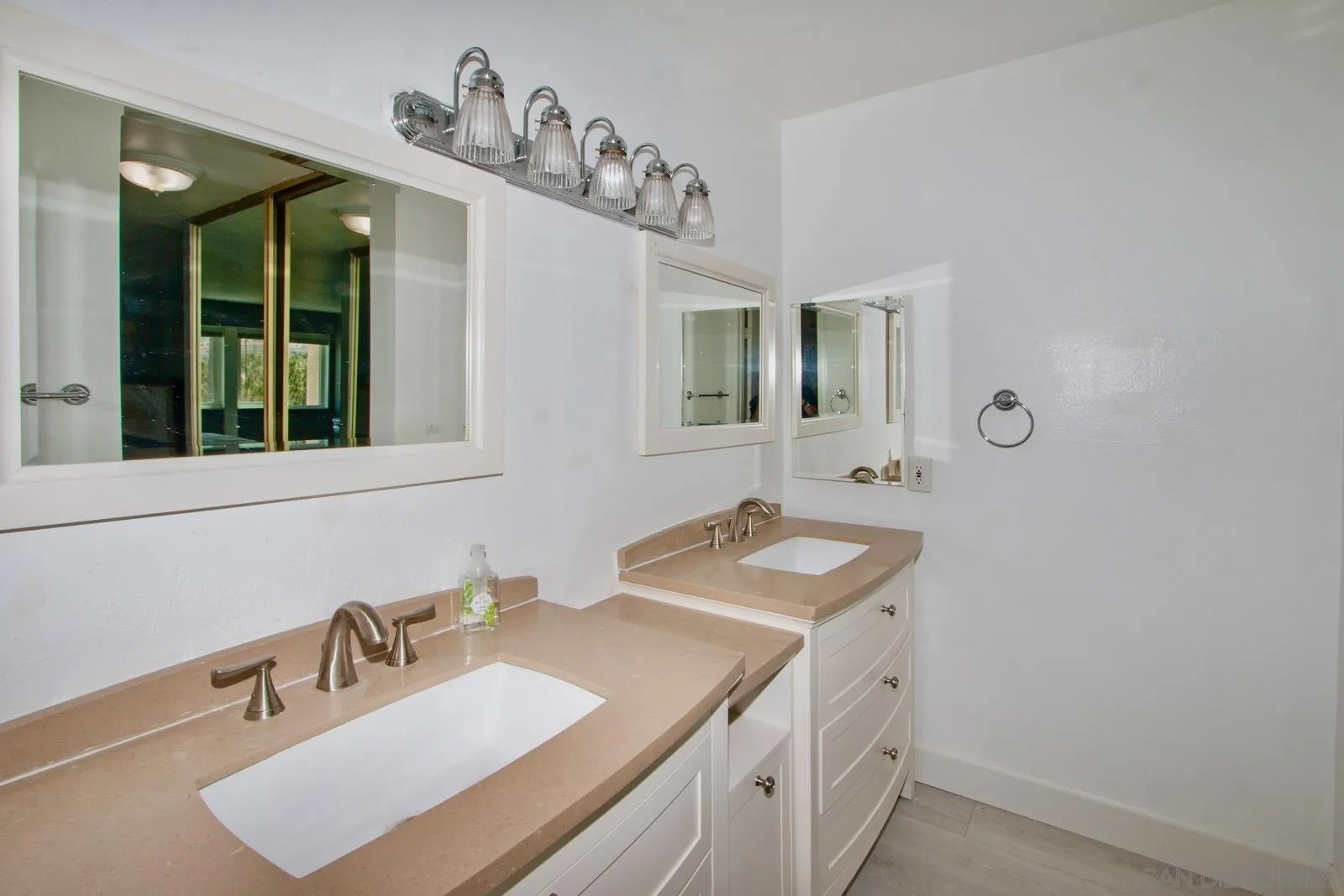 Photo #15: 260008126 Listing: Photo #15