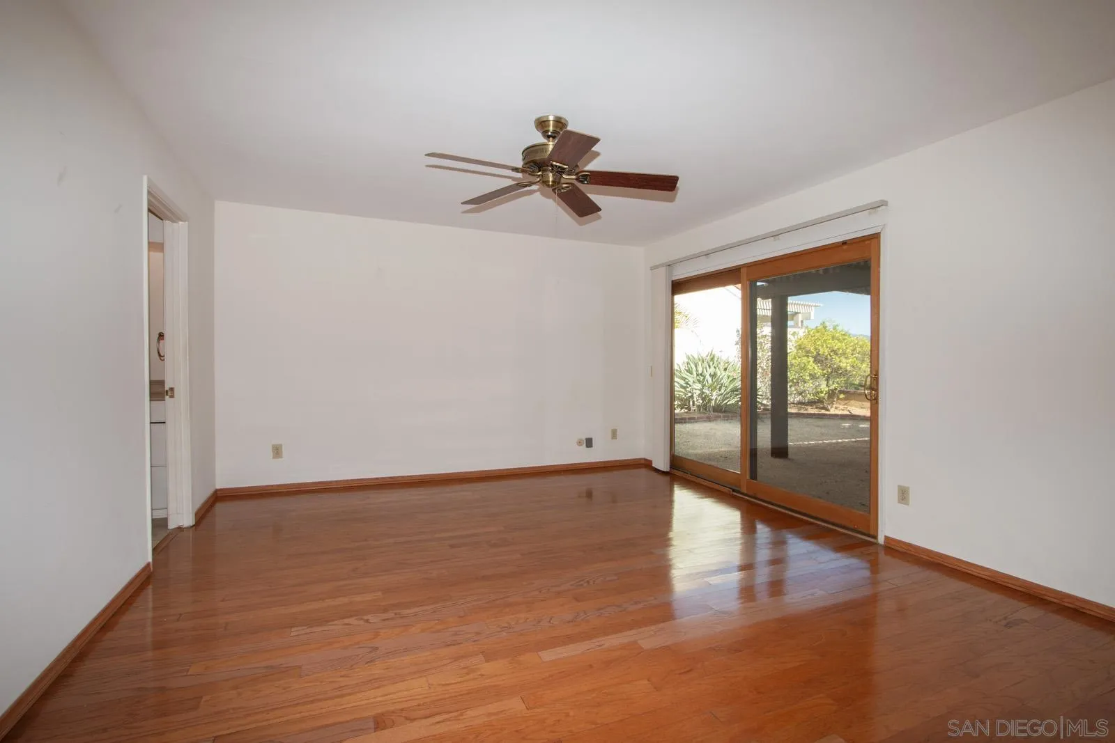 https://cdn.realtyfeed.com/cdn/127/260008134/0c1bd315668ea079d58242fa099cbdb1.webp