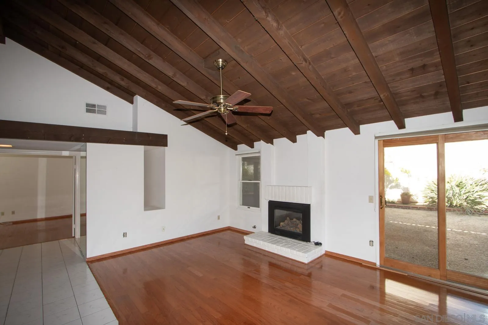 https://cdn.realtyfeed.com/cdn/127/260008134/29b32191039c5b42f5d75e9d726cf647.webp