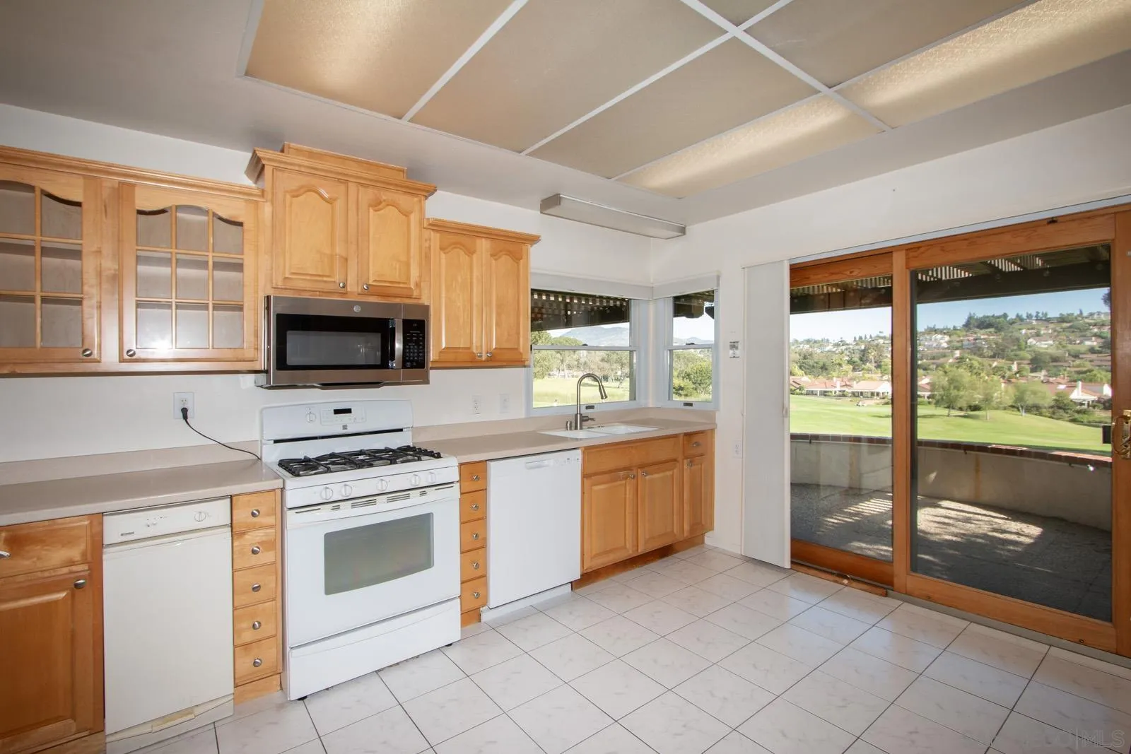 https://cdn.realtyfeed.com/cdn/127/260008134/c49e0a568df4df489723aca95dc21c3e.webp