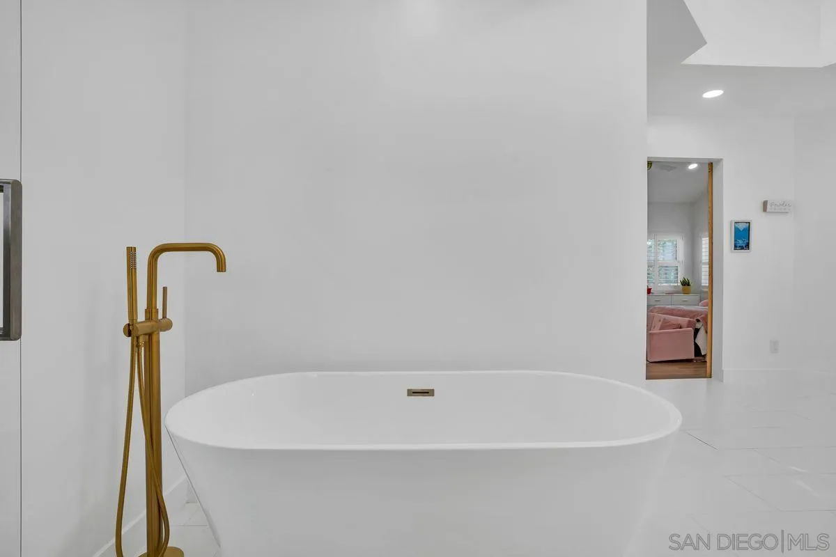 https://cdn.realtyfeed.com/cdn/127/260008154/c093fb85a185c99ebe30a1d87287775c.webp