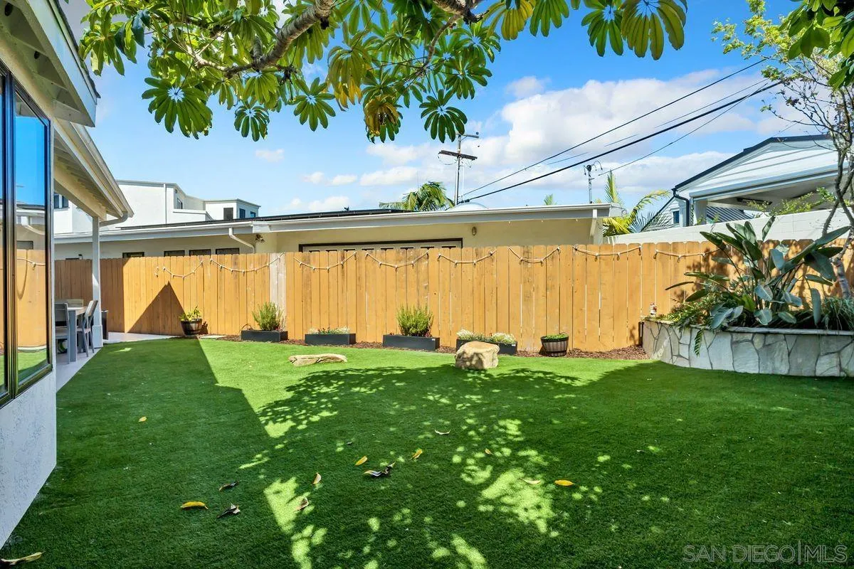 https://cdn.realtyfeed.com/cdn/127/260008154/edd627a8ad45e8bb590cf812745b5815.webp