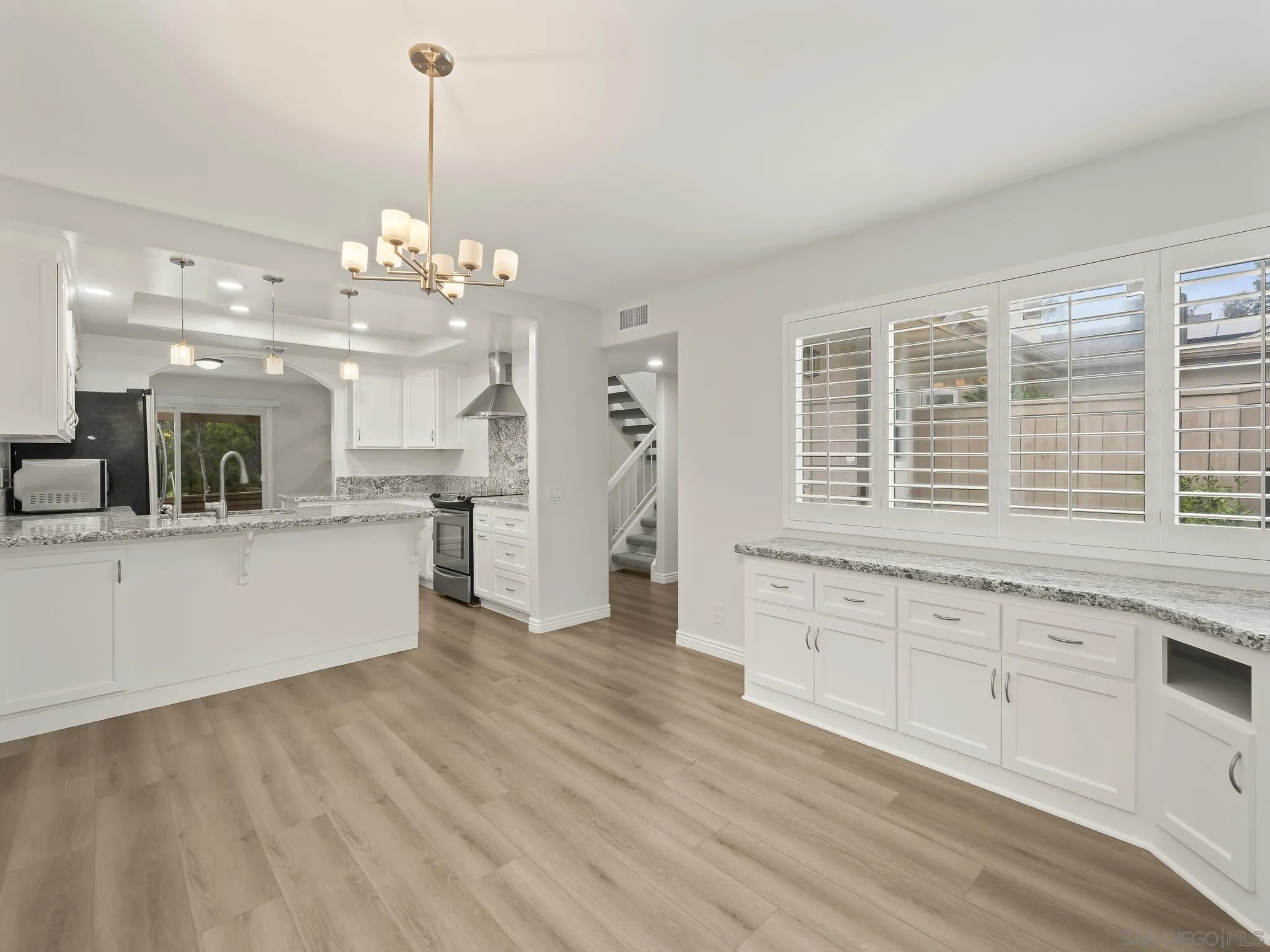 Photo #3: 260008156 Listing: Photo #3