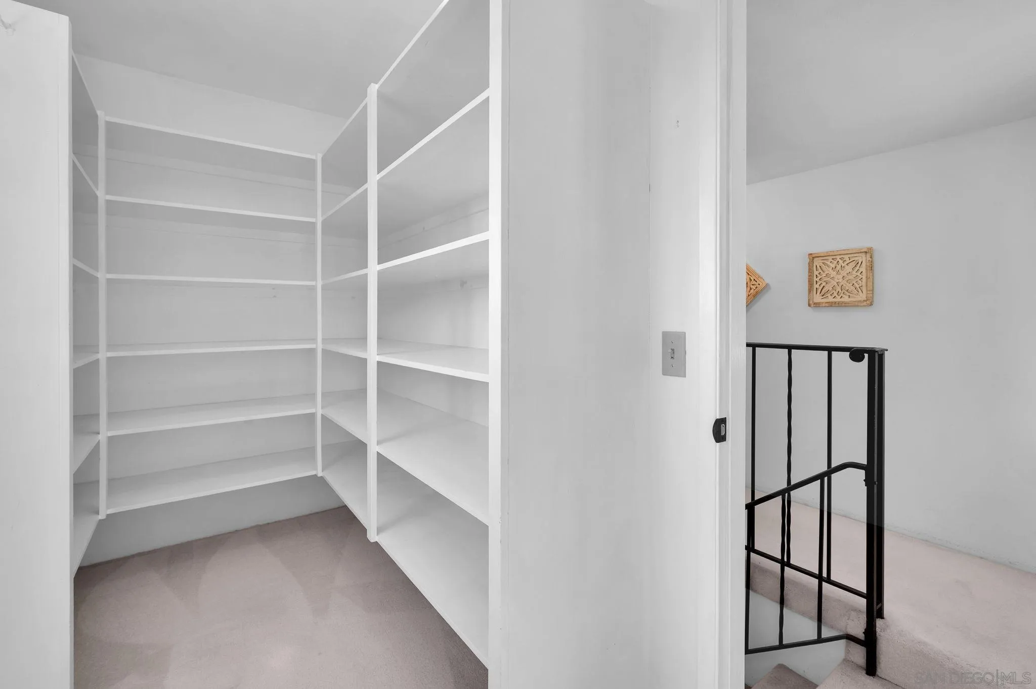 https://cdn.realtyfeed.com/cdn/127/260008159/2114ef05d0a72478f0162df8ca405f77.webp
