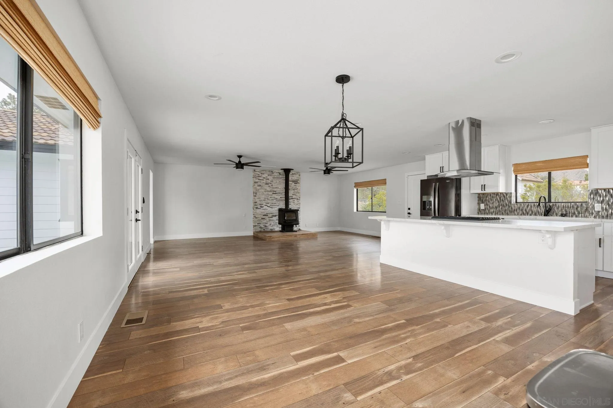 https://cdn.realtyfeed.com/cdn/127/260008161/82cc2e350c29e0c050654d023c506b3e.webp