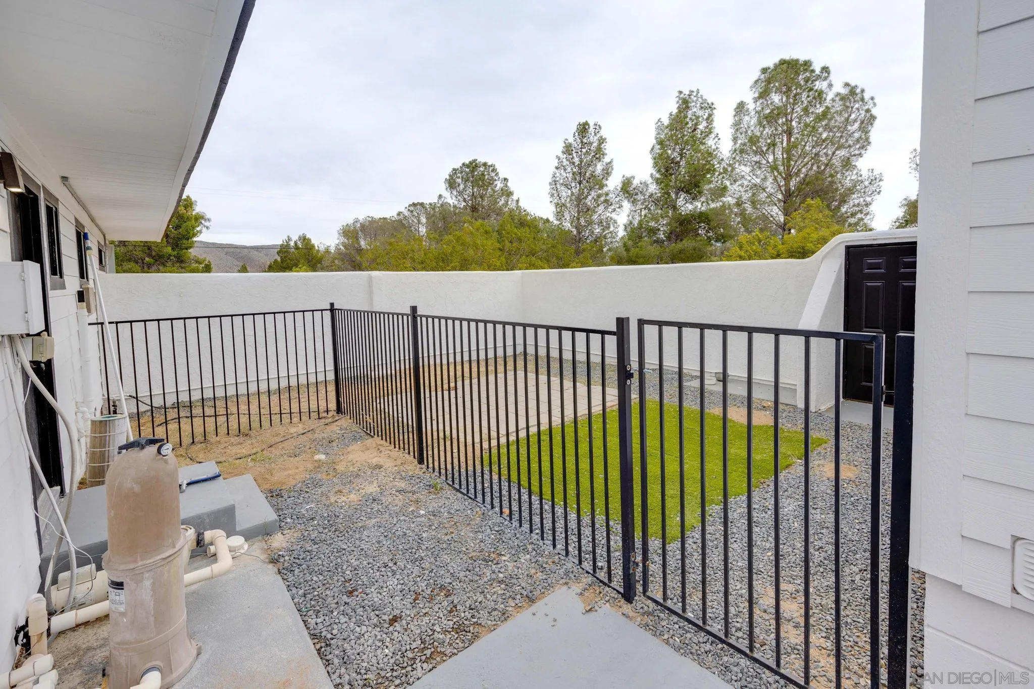 https://cdn.realtyfeed.com/cdn/127/260008161/994f2532f7ae9dd1bd149d49c0a3b646.webp