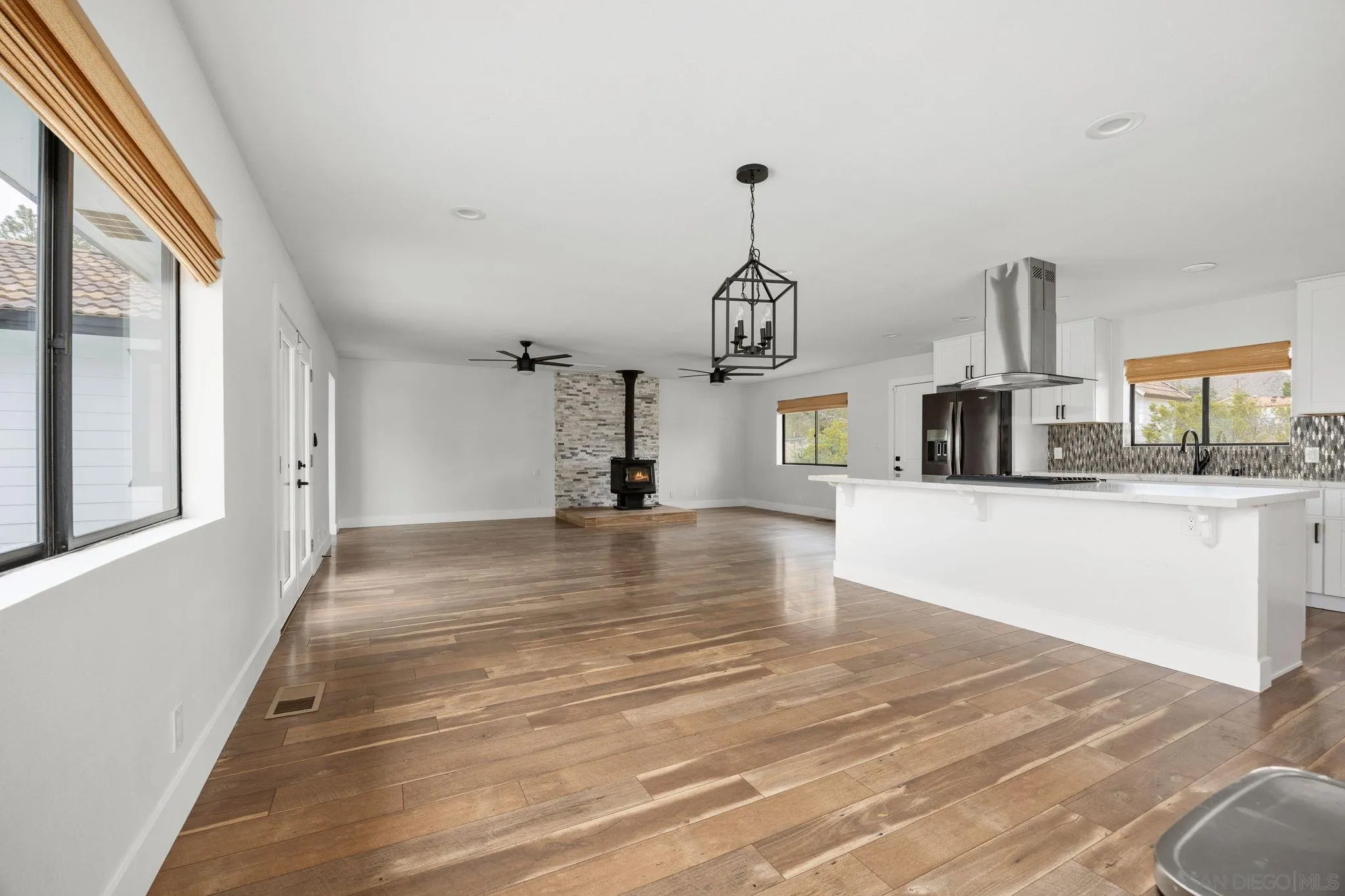 https://cdn.realtyfeed.com/cdn/127/260008161/db0953f6d699258157a175e80ce86ee6.webp