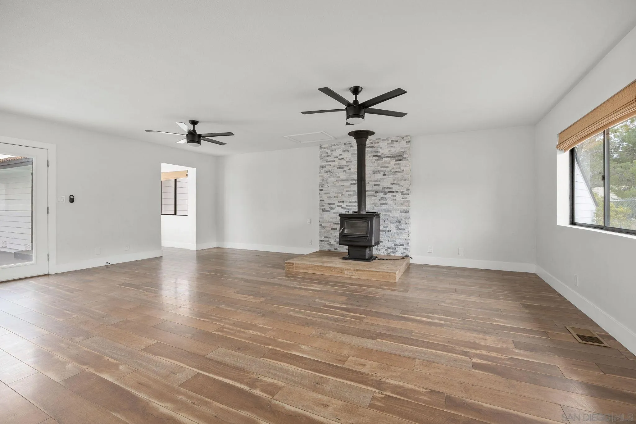 https://cdn.realtyfeed.com/cdn/127/260008161/eda2923ff8839817ed7cc6911394c083.webp