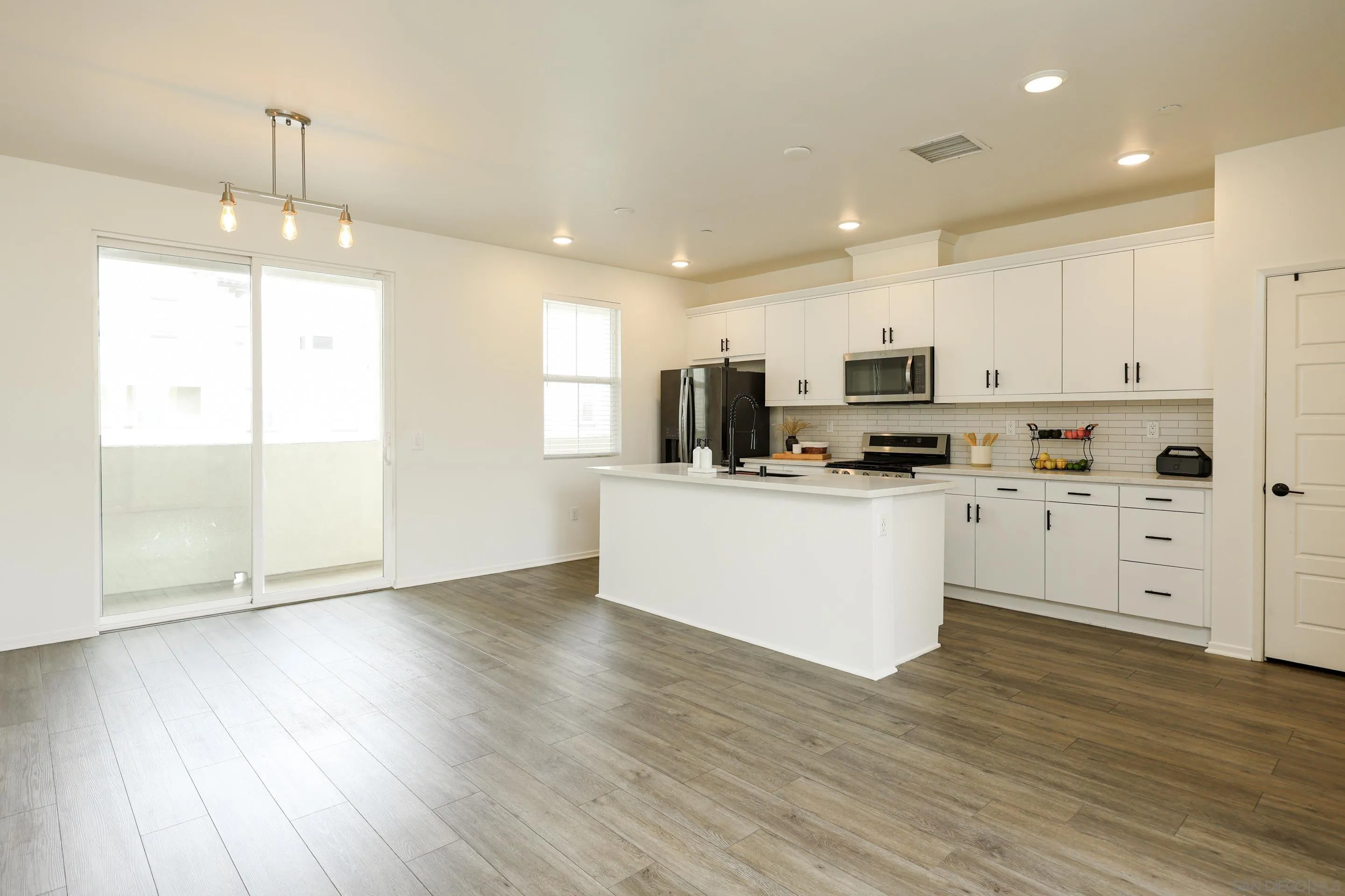 Photo #8: 260008162 Listing: Photo #8