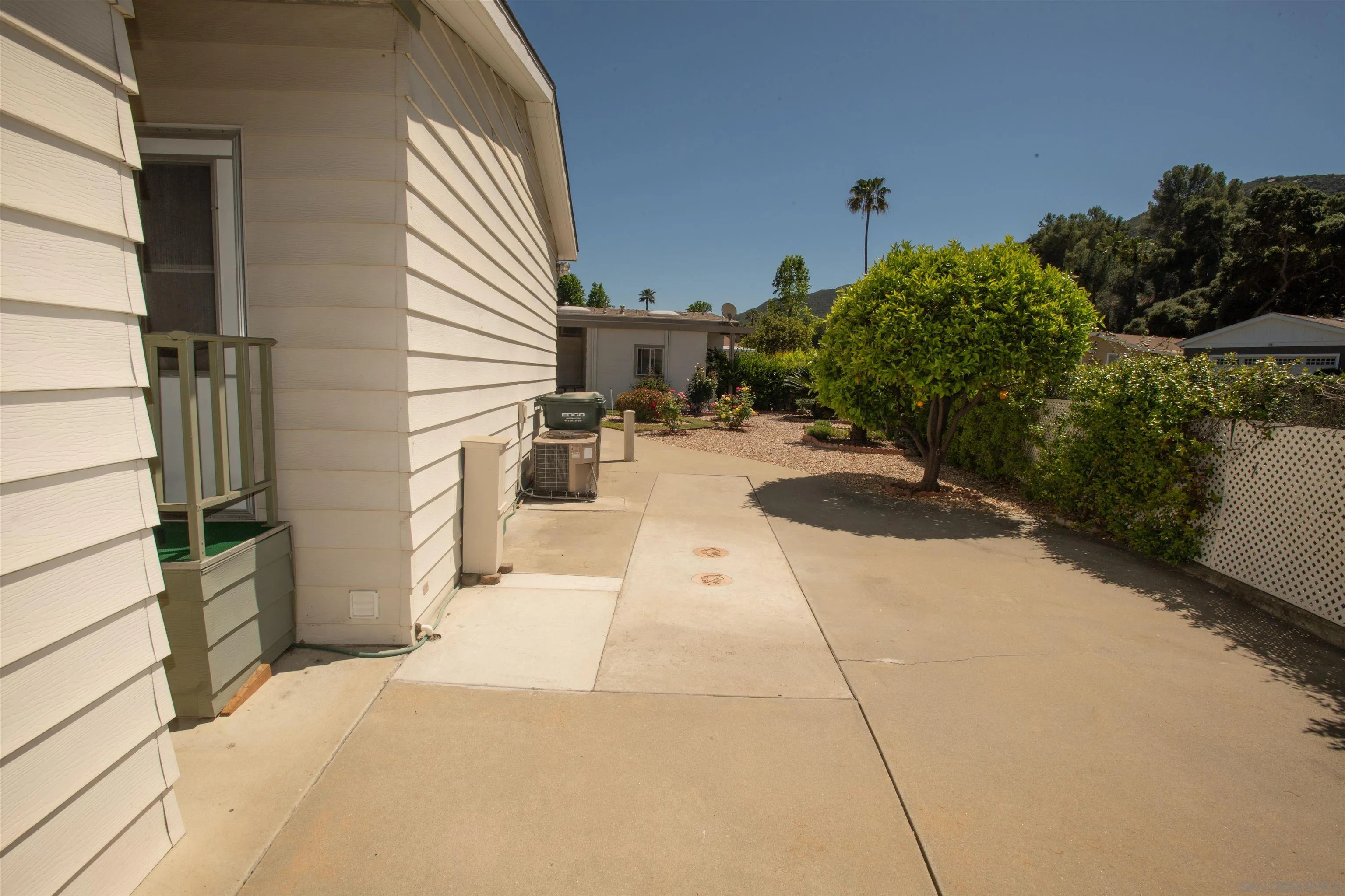 https://cdn.realtyfeed.com/cdn/127/260008164/35a270e3ef8886cde54571396235988f.webp