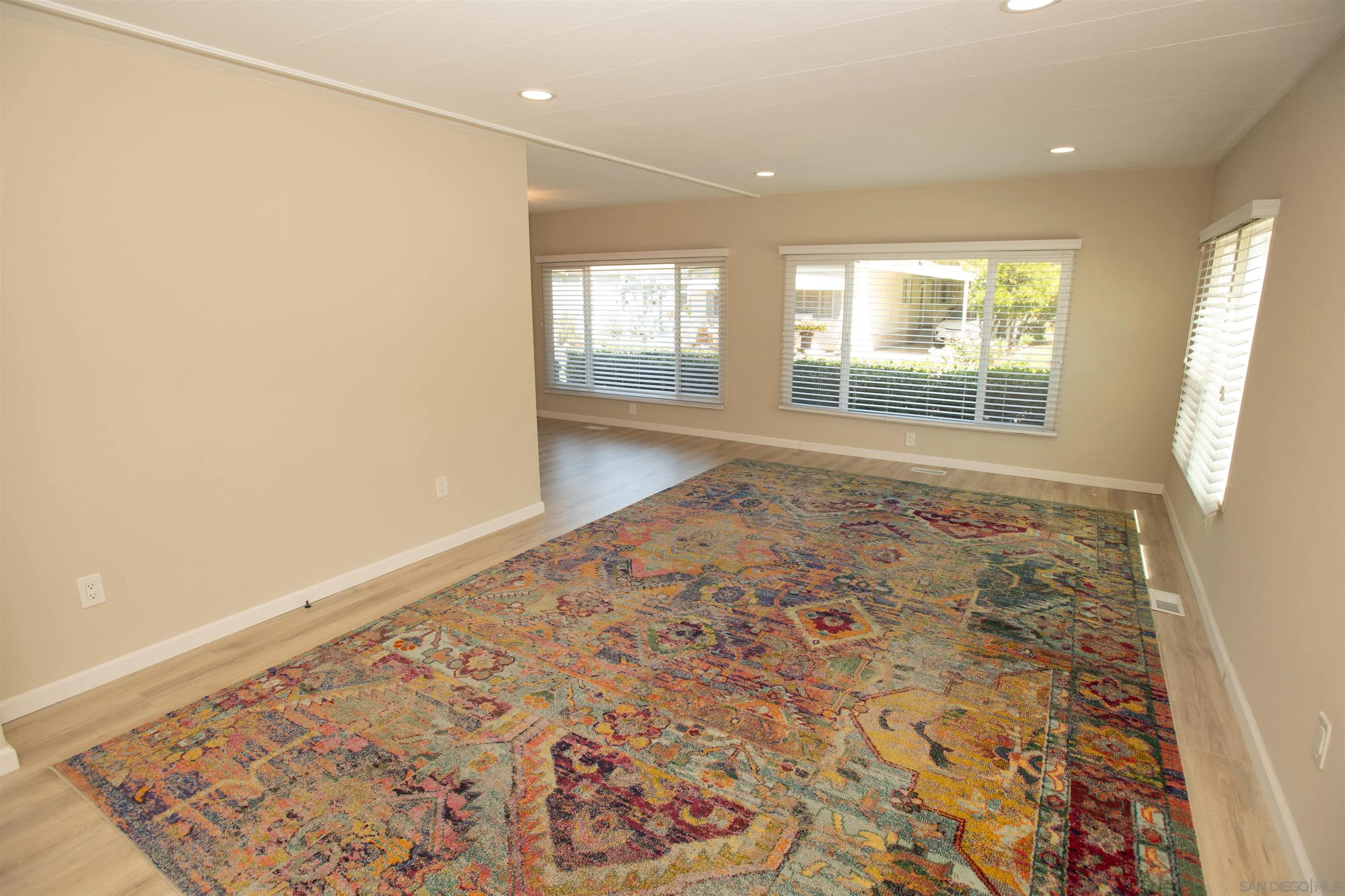 https://cdn.realtyfeed.com/cdn/127/260008164/d73307cb61f98d8b59bd20ac462c5606.webp