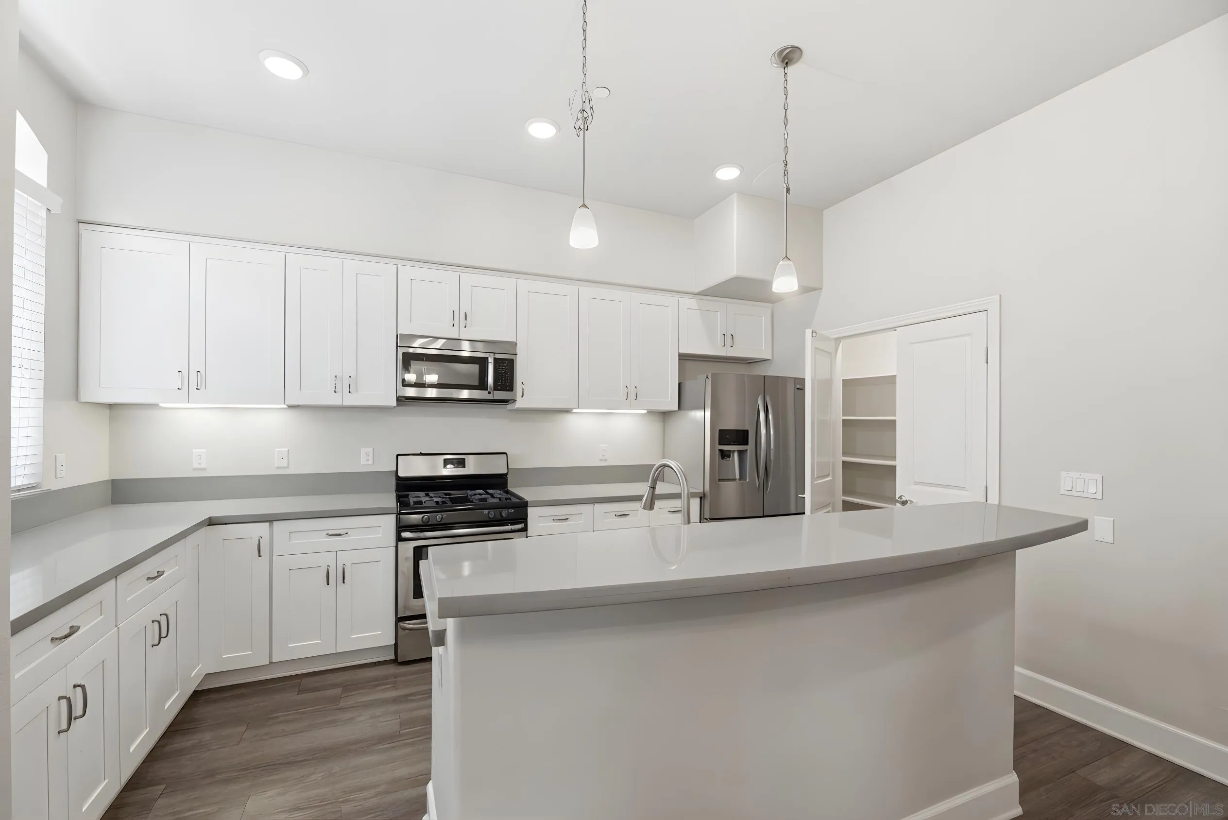 https://cdn.realtyfeed.com/cdn/127/260008169/0795e40a90aa73f9989d2e14a21b1d04.webp