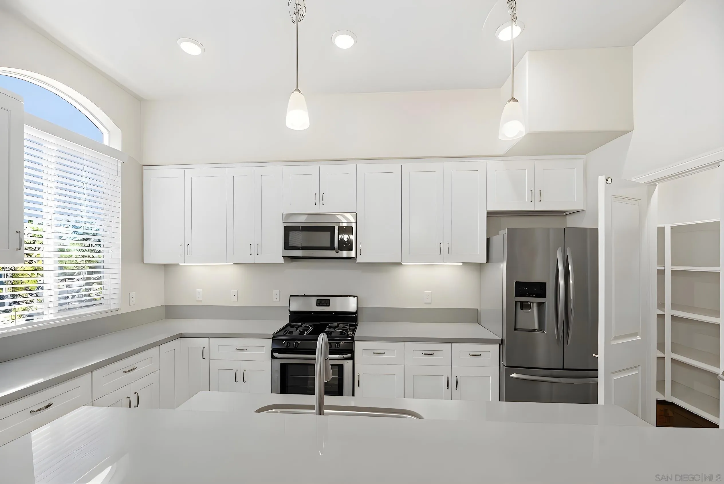 https://cdn.realtyfeed.com/cdn/127/260008169/14a9aa0786b22d5657195d90e7646603.webp