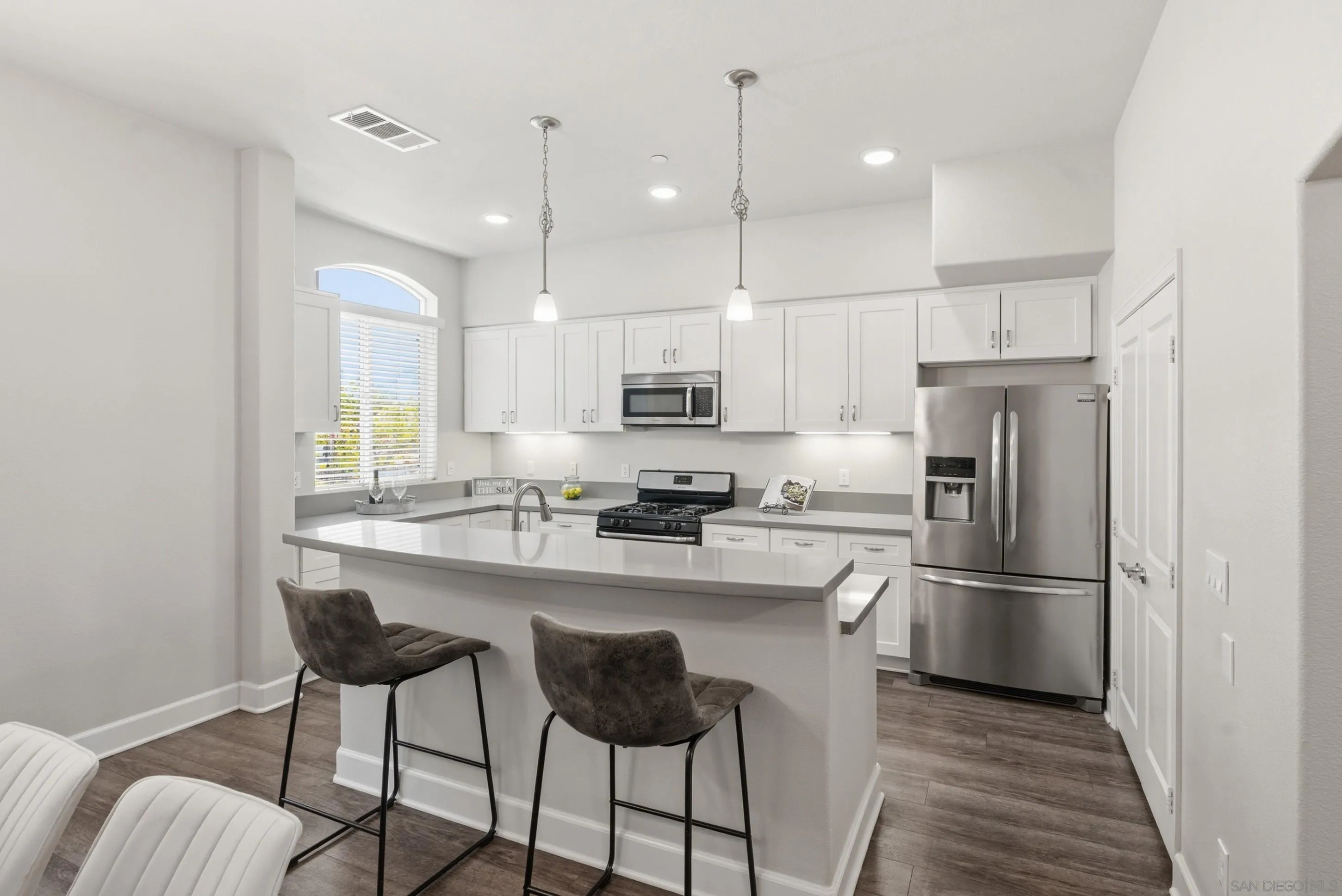 https://cdn.realtyfeed.com/cdn/127/260008169/38b3aeab7ac0384a7b5a57e420364d45.webp