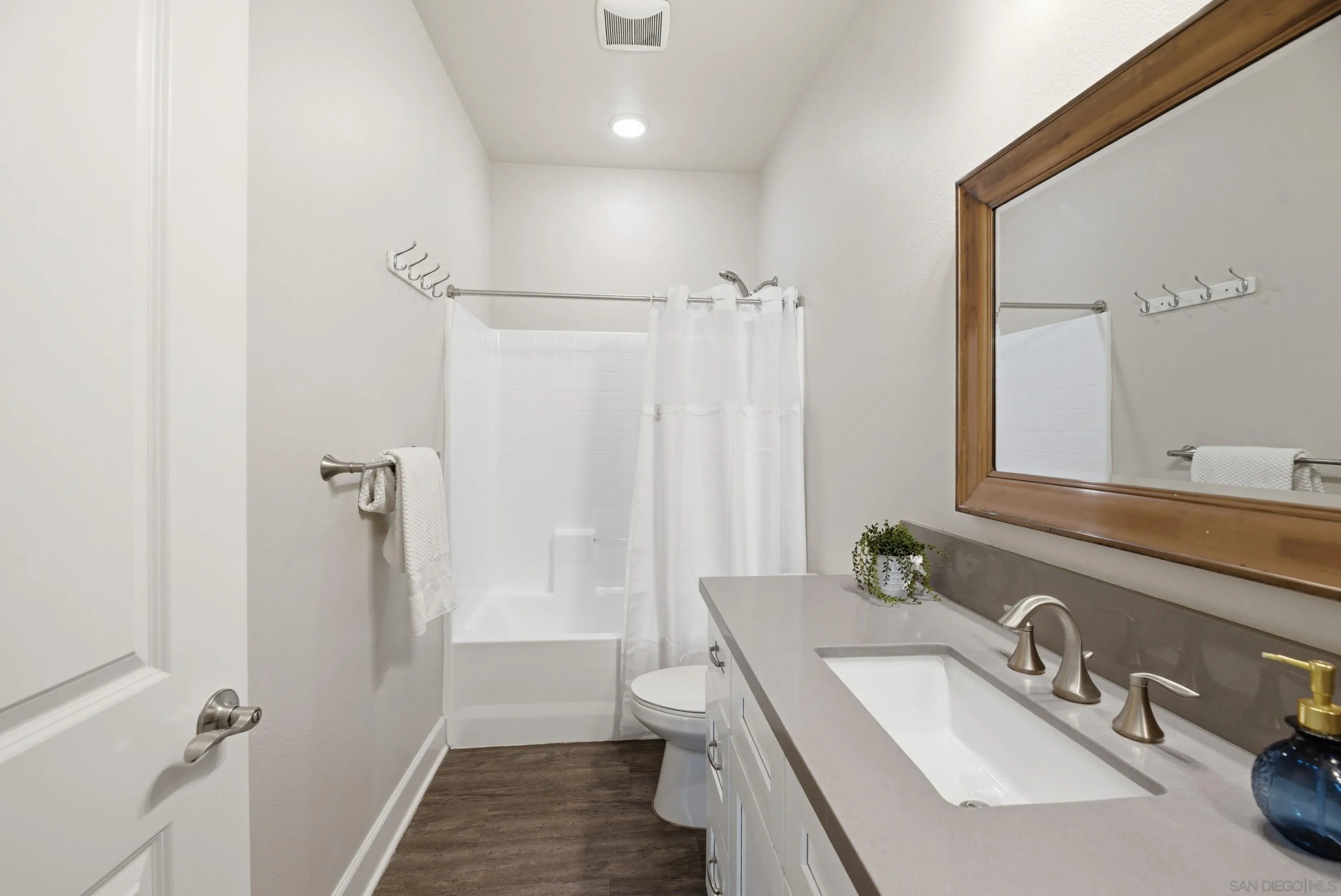 https://cdn.realtyfeed.com/cdn/127/260008169/4afdfe4d854d68bfaba058f870d6afd7.webp