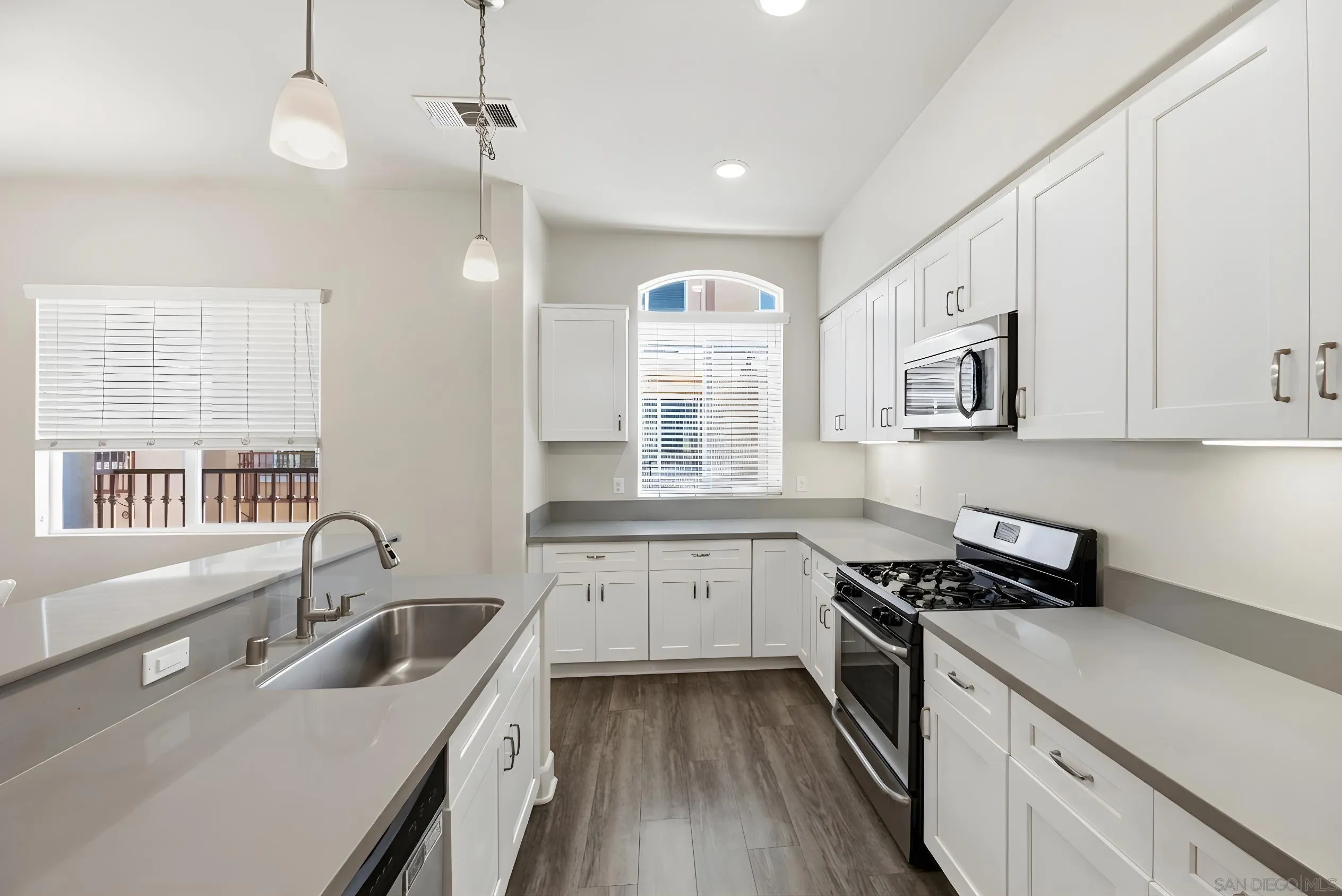 https://cdn.realtyfeed.com/cdn/127/260008169/4c55e76200a4be6eefd8100b056466fe.webp