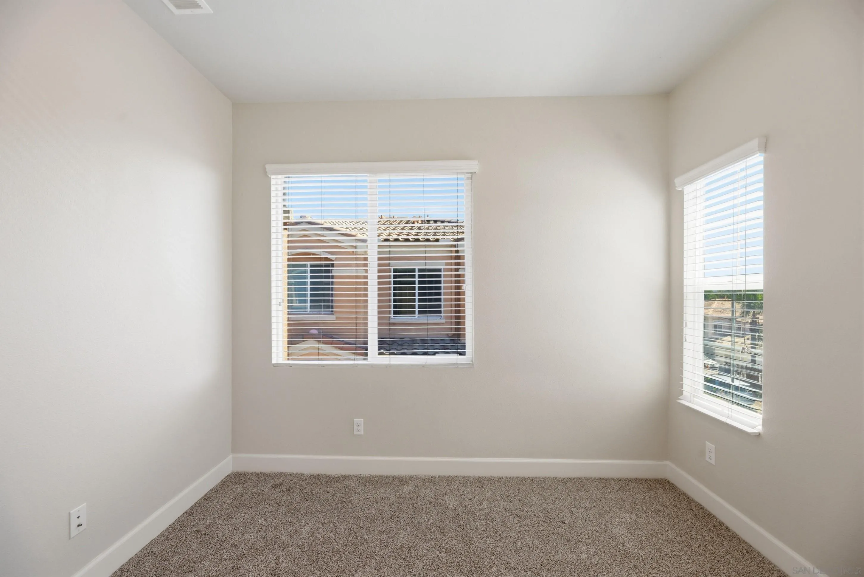 https://cdn.realtyfeed.com/cdn/127/260008169/79b6c9b5f2ed85b474e16bdebf3474e4.webp