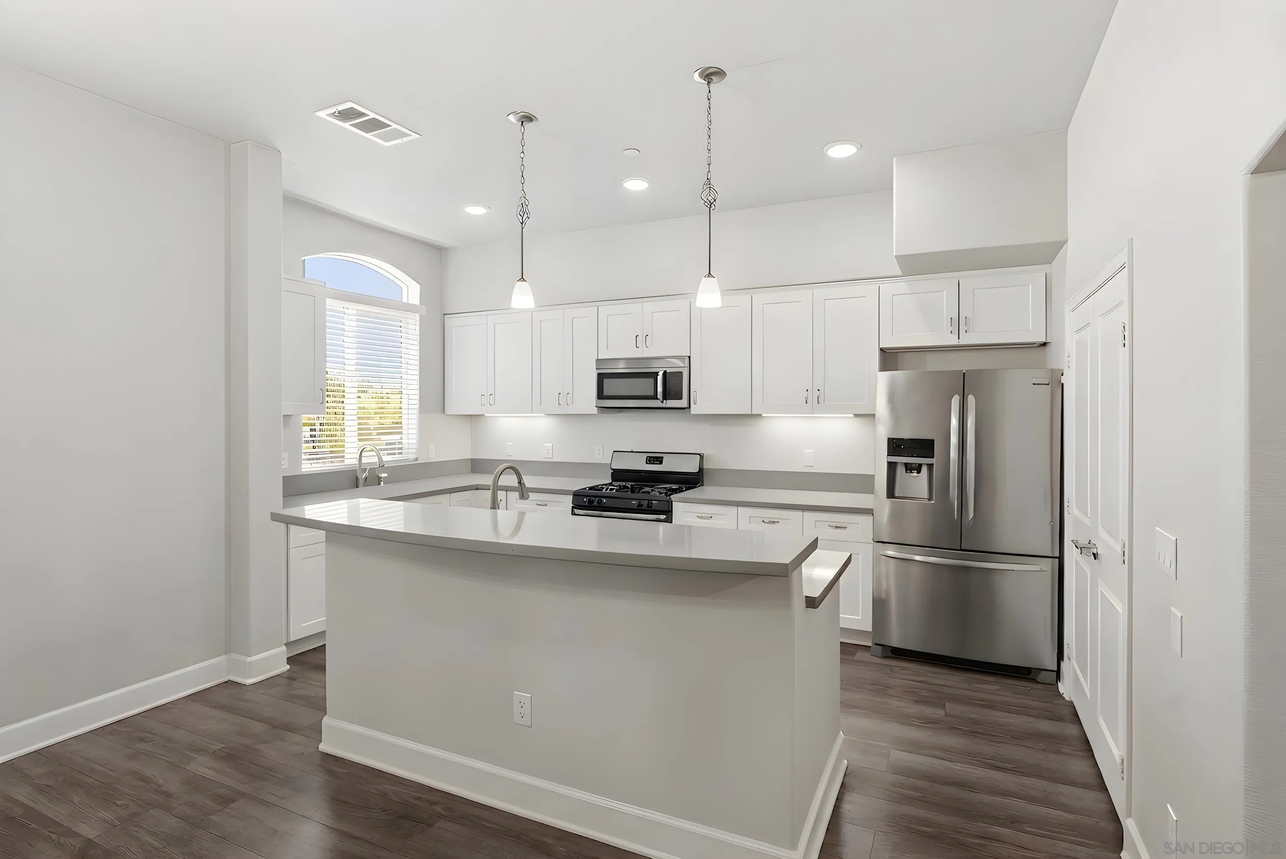 https://cdn.realtyfeed.com/cdn/127/260008169/95f6536722d1441592f53d47c0785dd8.webp